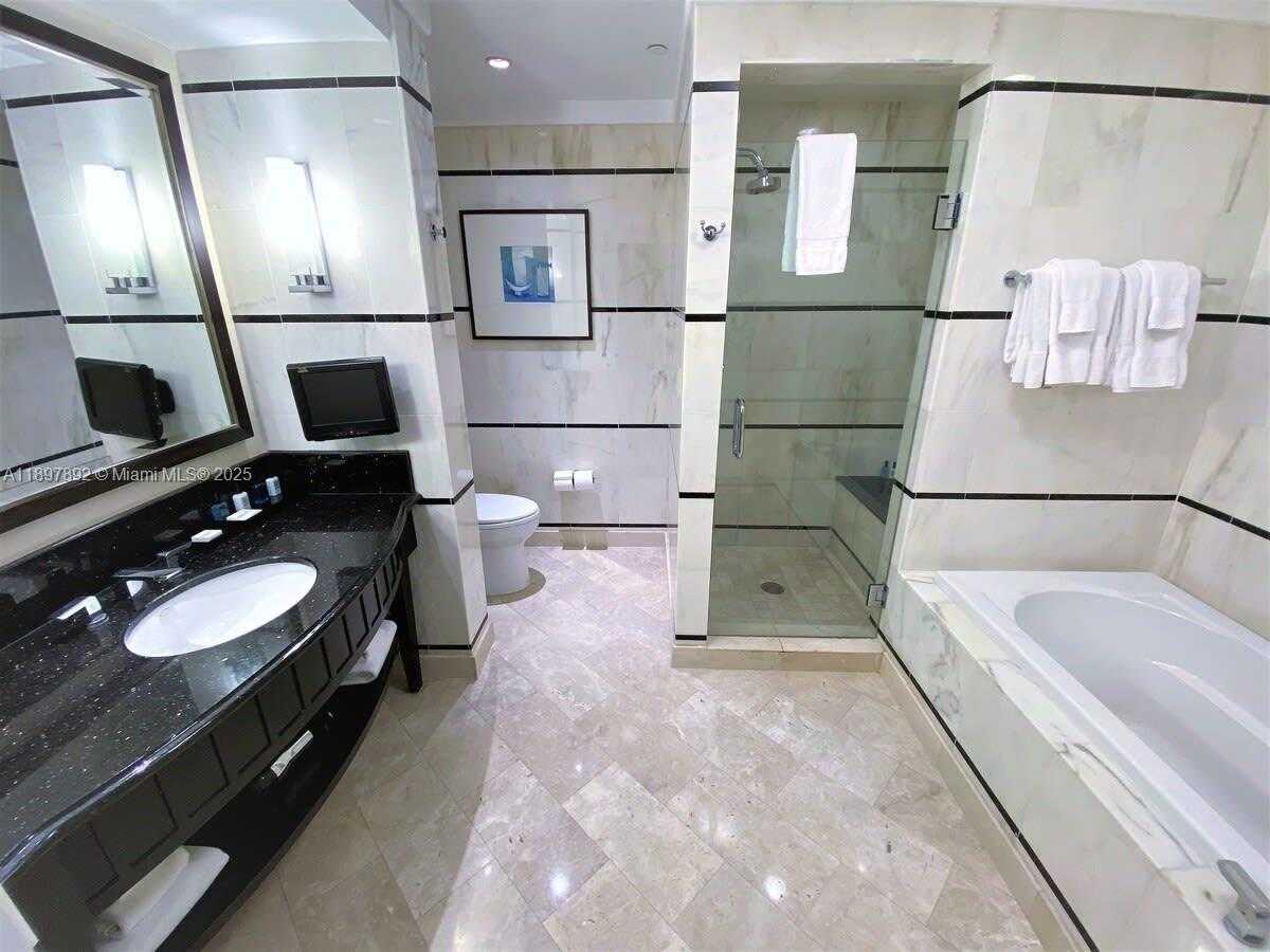 Small Image of 4391 COLLINS AVE #1619, Miami Beach Number 3