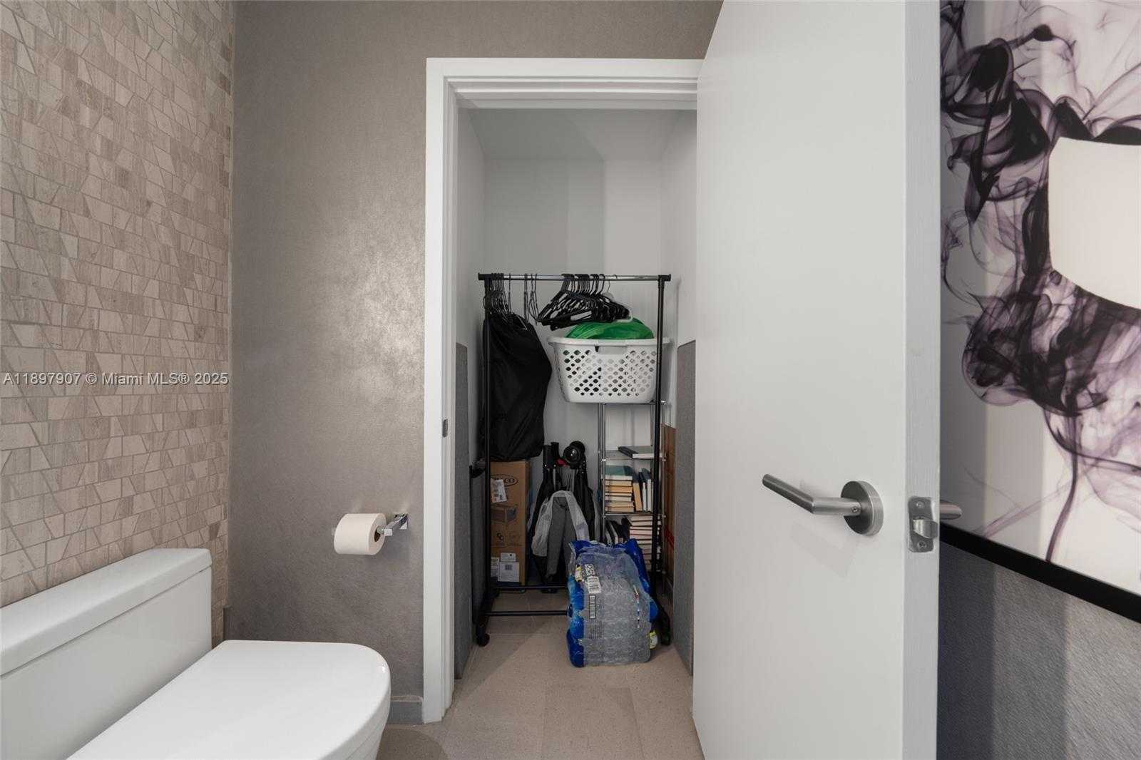 Small Image of 88 SOUTH WEST 7TH ST #3910, Miami Number 17