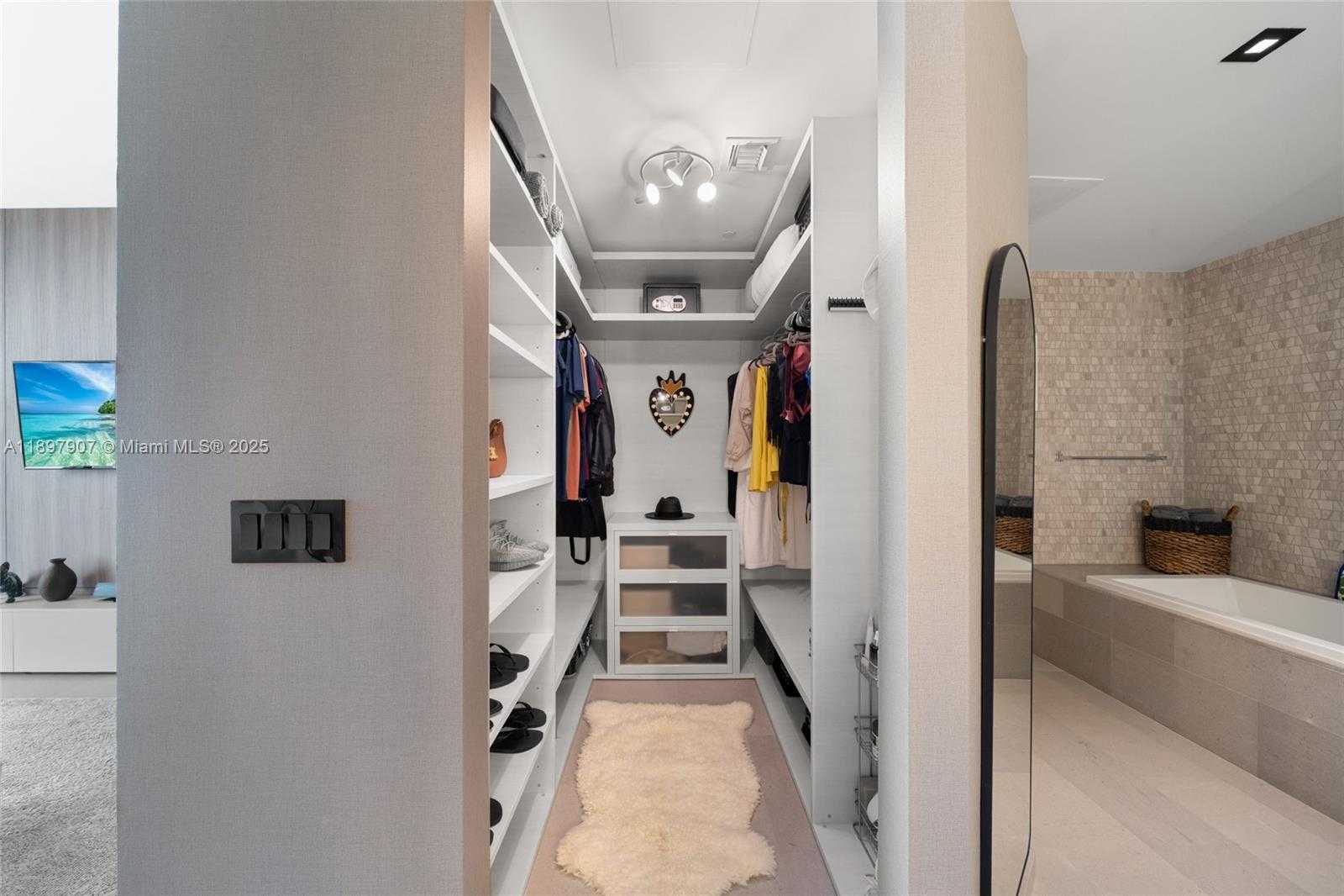 Small Image of 88 SOUTH WEST 7TH ST #3910, Miami Number 22