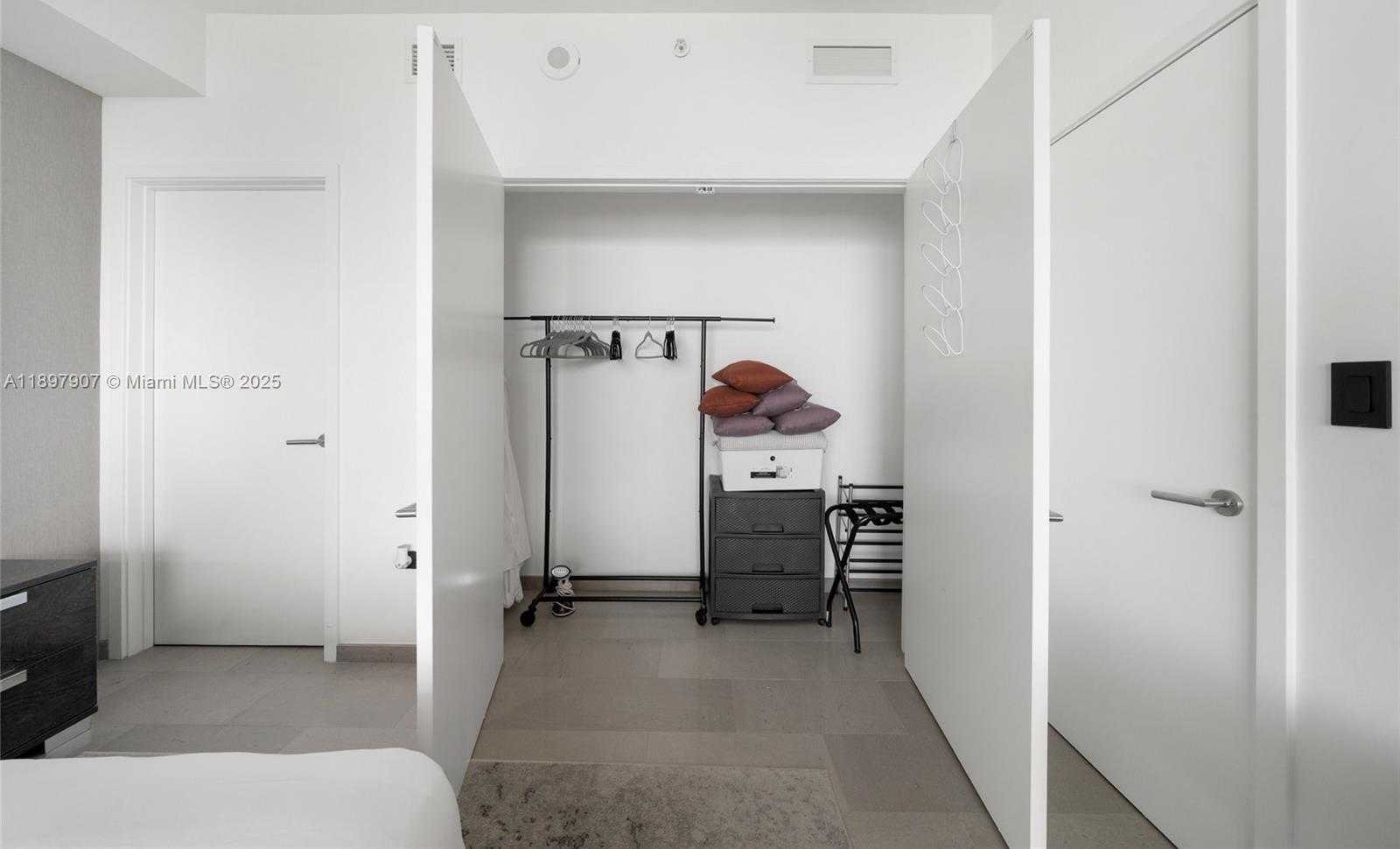 Small Image of 88 SOUTH WEST 7TH ST #3910, Miami Number 27