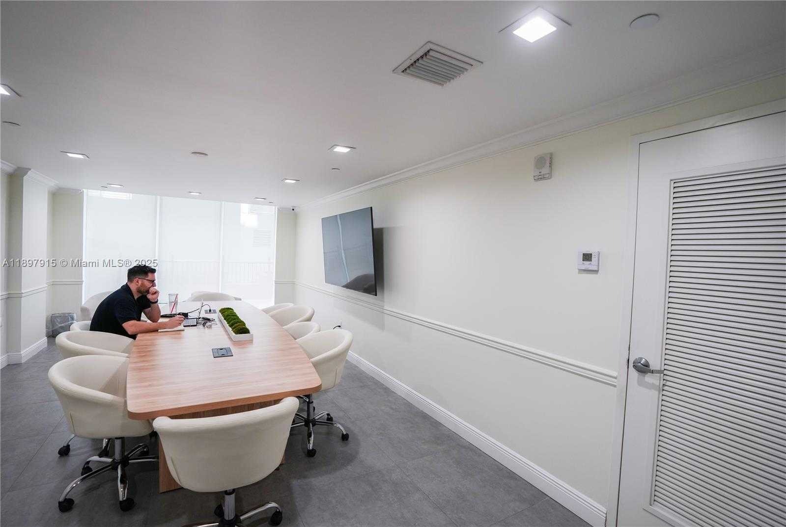 Small Image of 4100 SALZEDO ST #916, Coral Gables Number 21