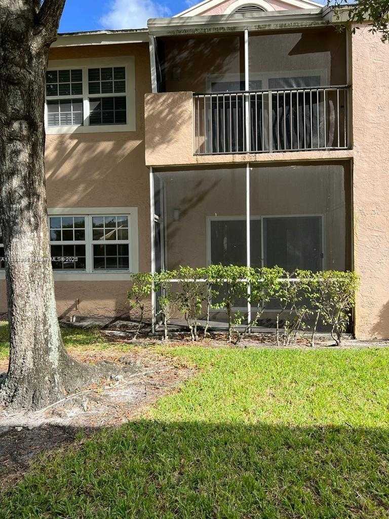 Small Image of 620 CYPRESS CLUB WAY #I13, Deerfield Beach Number 2