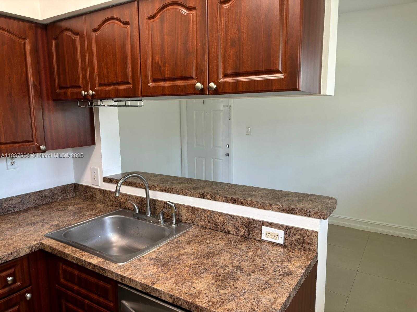 Small Image of 620 CYPRESS CLUB WAY #I13, Deerfield Beach Number 4