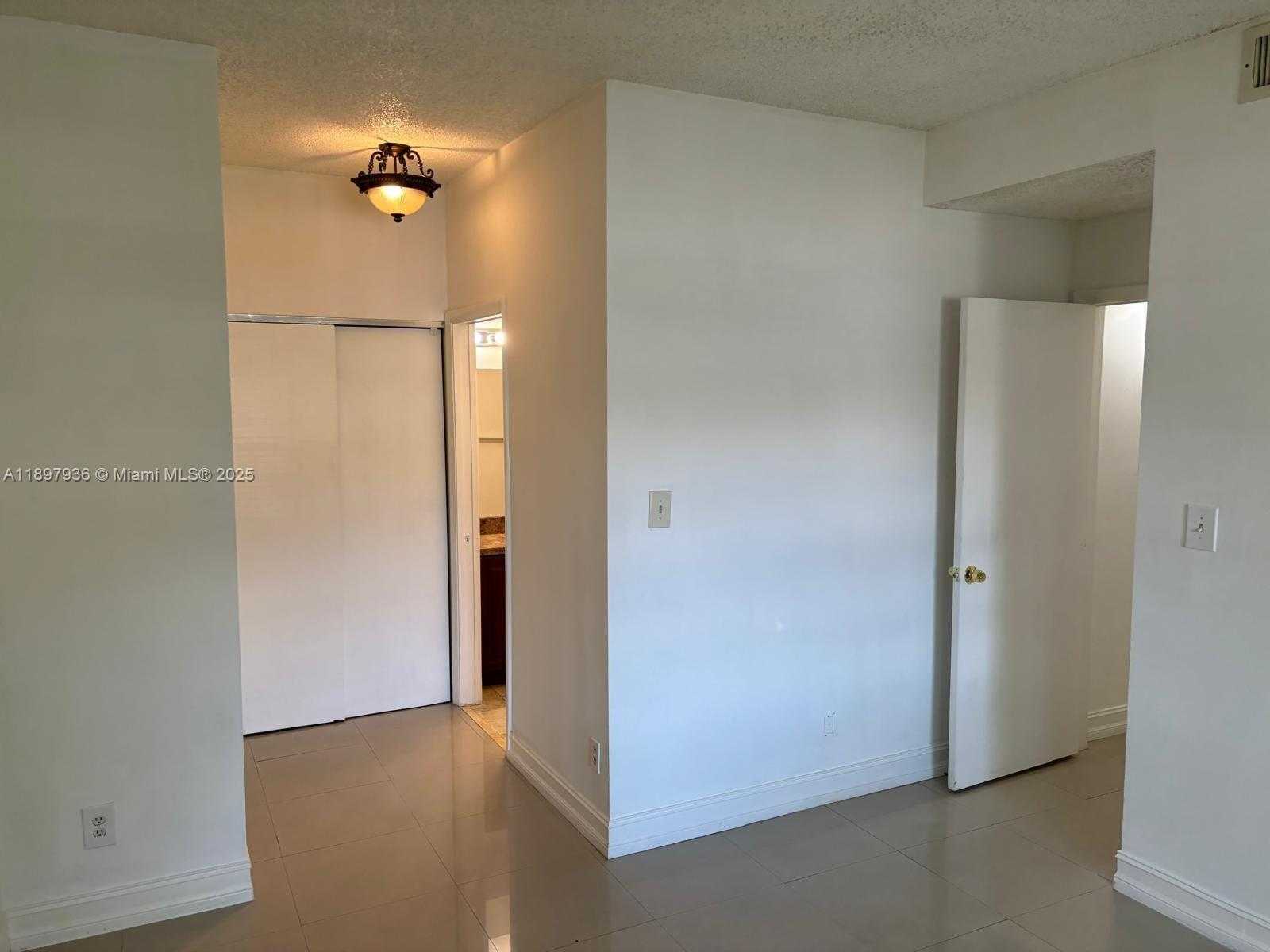 Small Image of 620 CYPRESS CLUB WAY #I13, Deerfield Beach Number 8