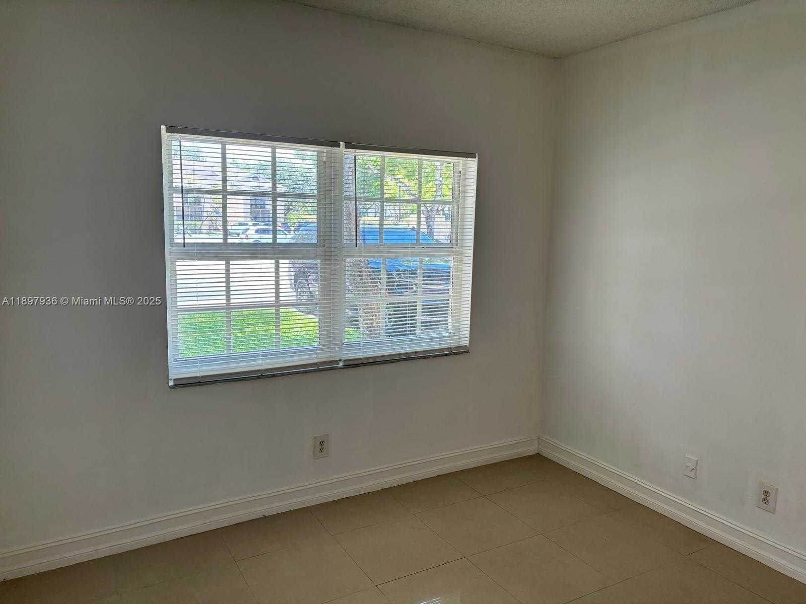 Small Image of 620 CYPRESS CLUB WAY #I13, Deerfield Beach Number 9