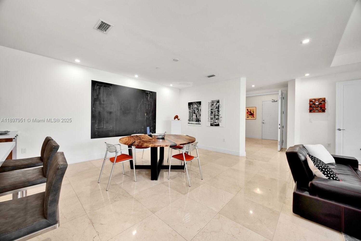 Small Image of 718 VALENCIA AVE #207, Coral Gables Number 18