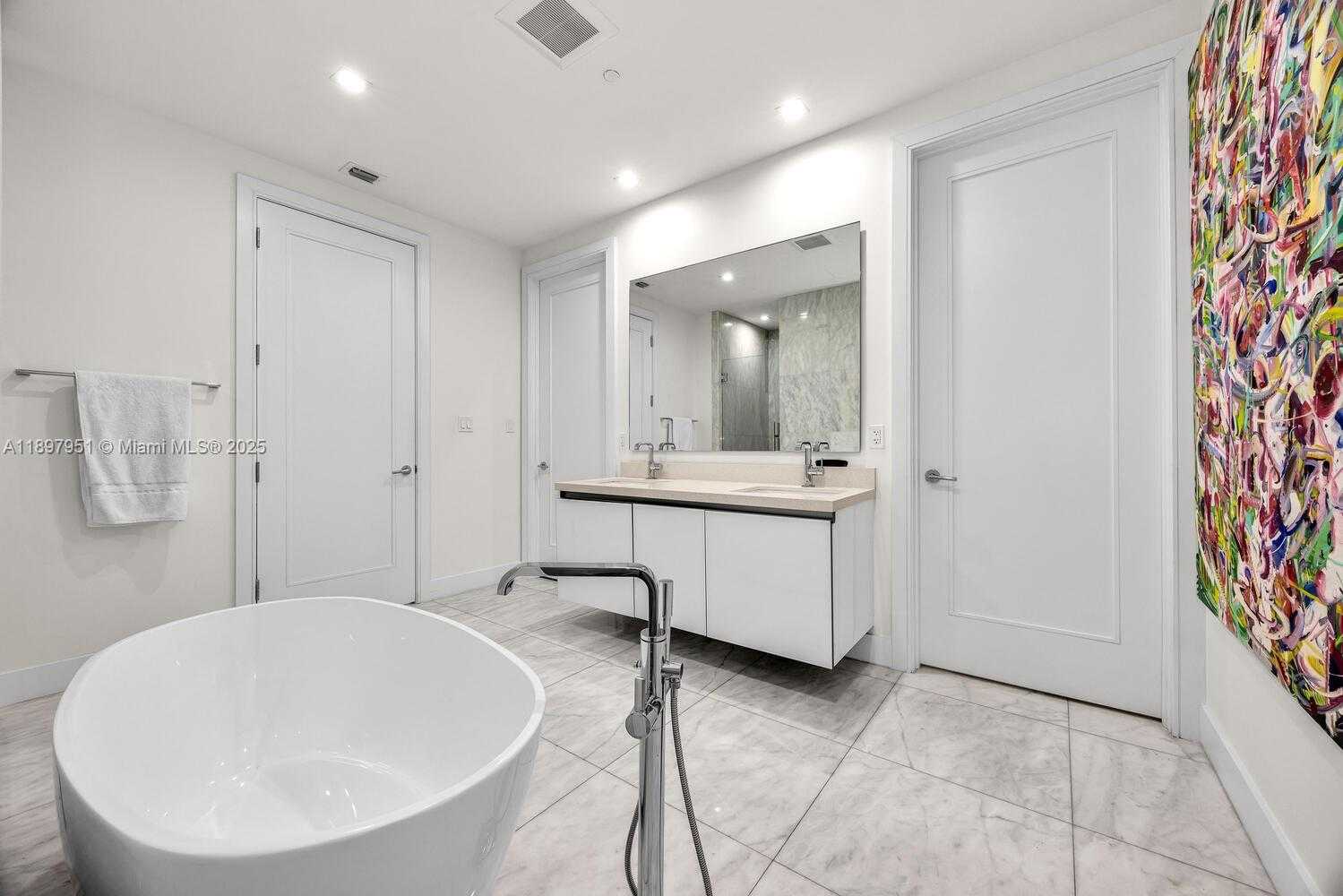 Small Image of 718 VALENCIA AVE #207, Coral Gables Number 21