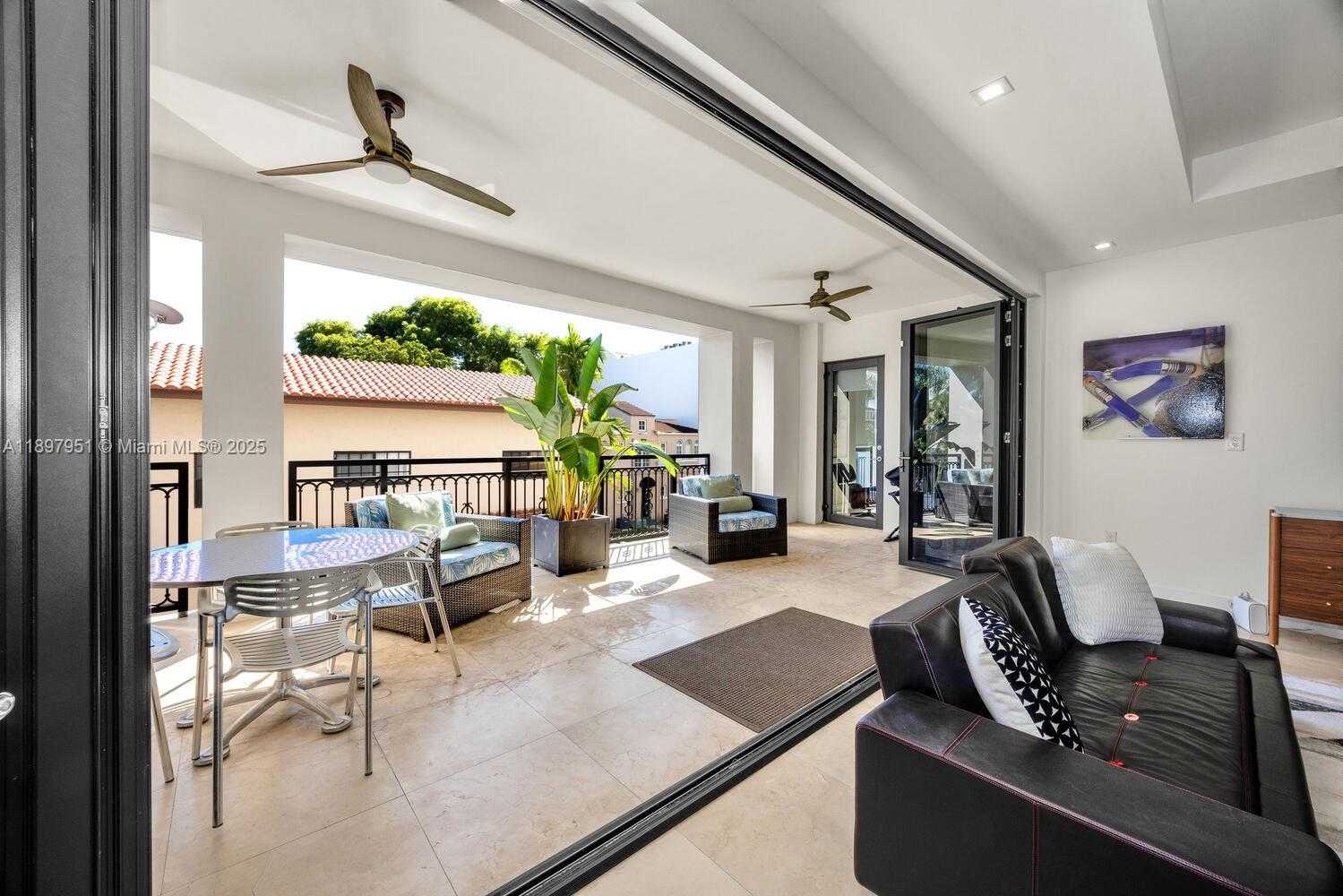 Small Image of 718 VALENCIA AVE #207, Coral Gables Number 3