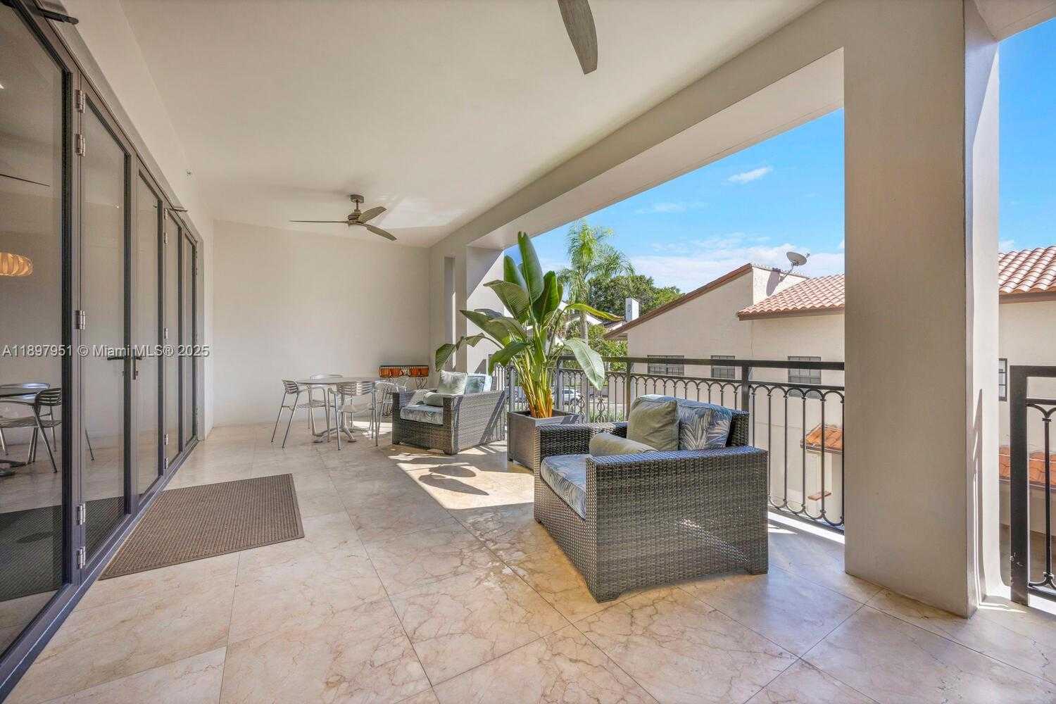 Small Image of 718 VALENCIA AVE #207, Coral Gables Number 4