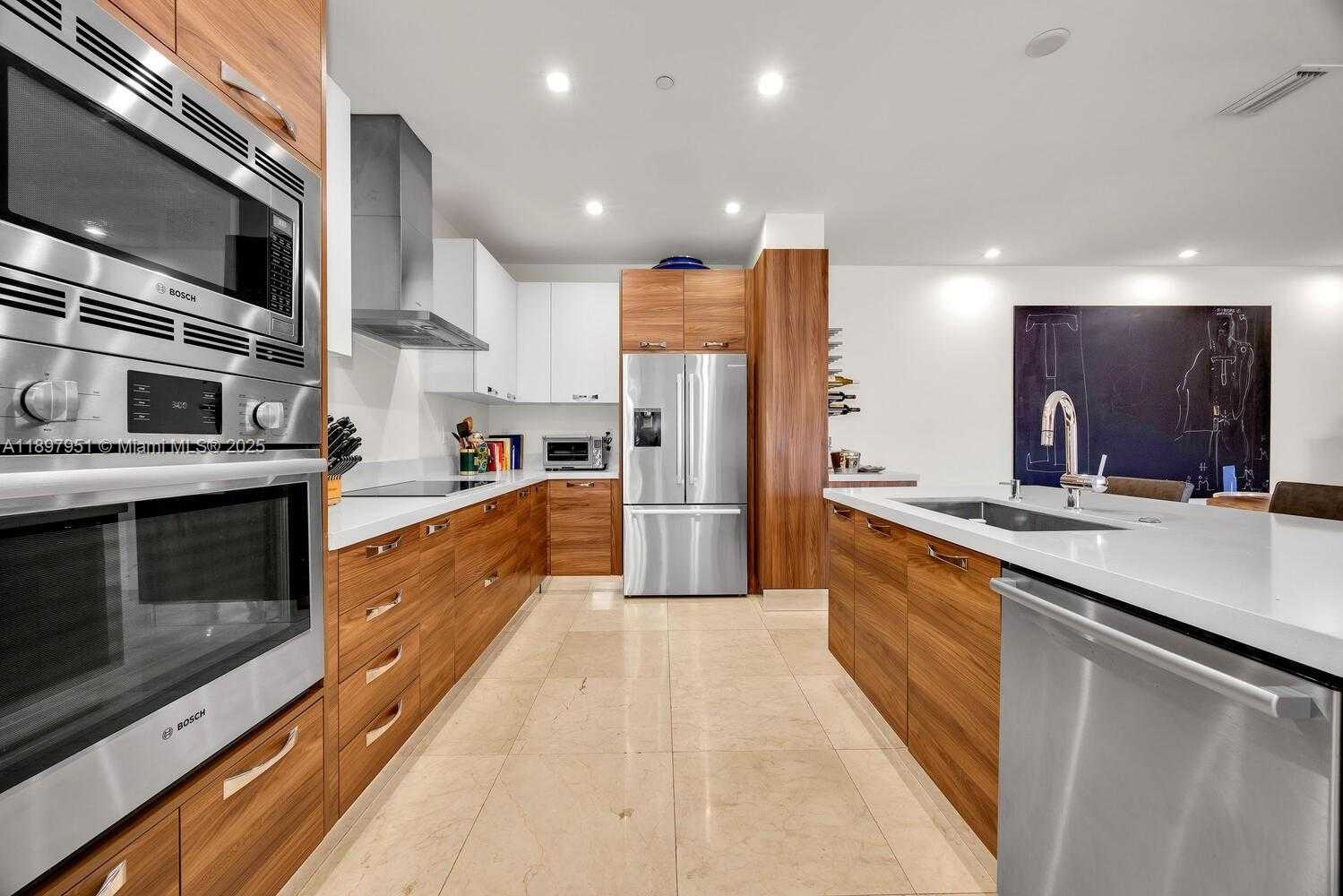 Small Image of 718 VALENCIA AVE #207, Coral Gables Number 5