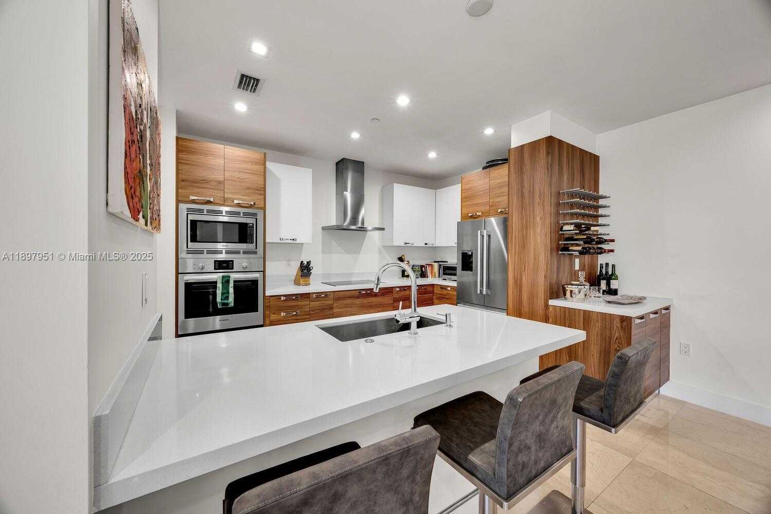 Small Image of 718 VALENCIA AVE #207, Coral Gables Number 6