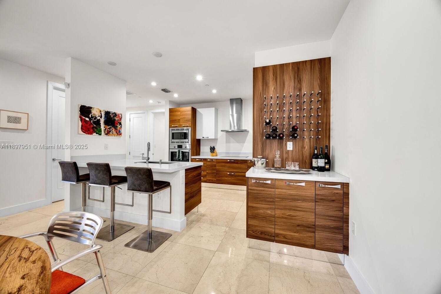 Small Image of 718 VALENCIA AVE #207, Coral Gables Number 8
