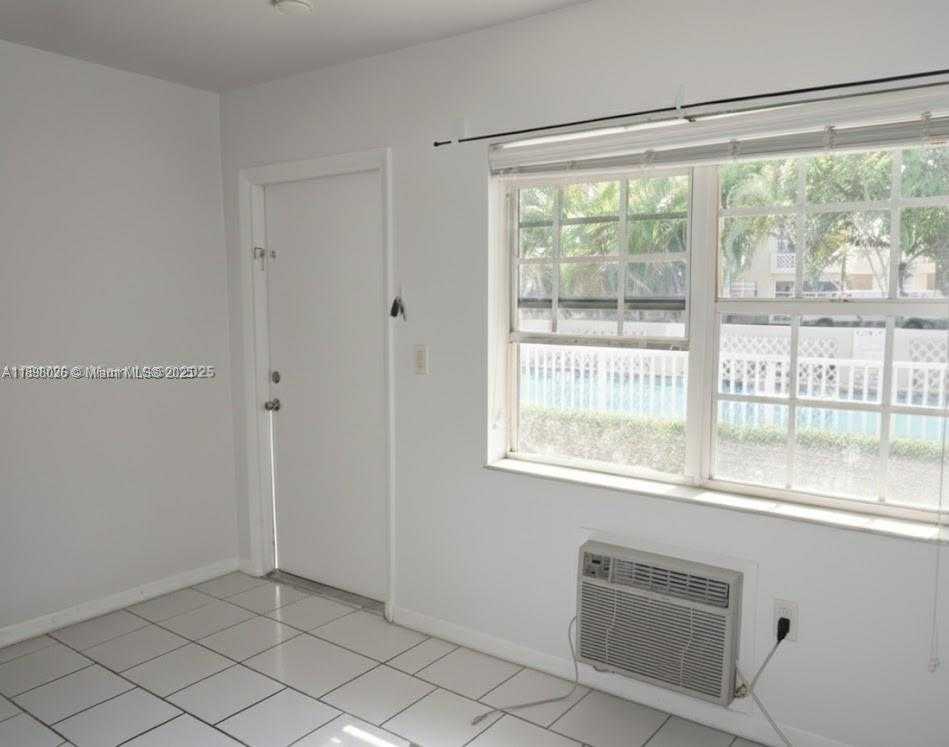 Small Image of 6565 SANTONA ST #B5, Coral Gables Number 2