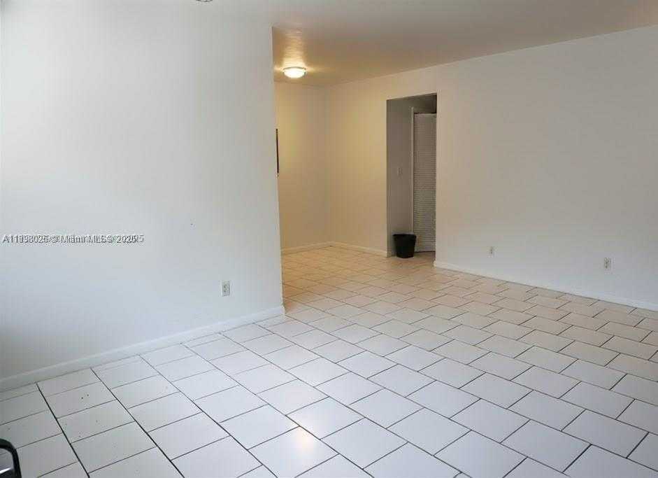 Small Image of 6565 SANTONA ST #B5, Coral Gables Number 3