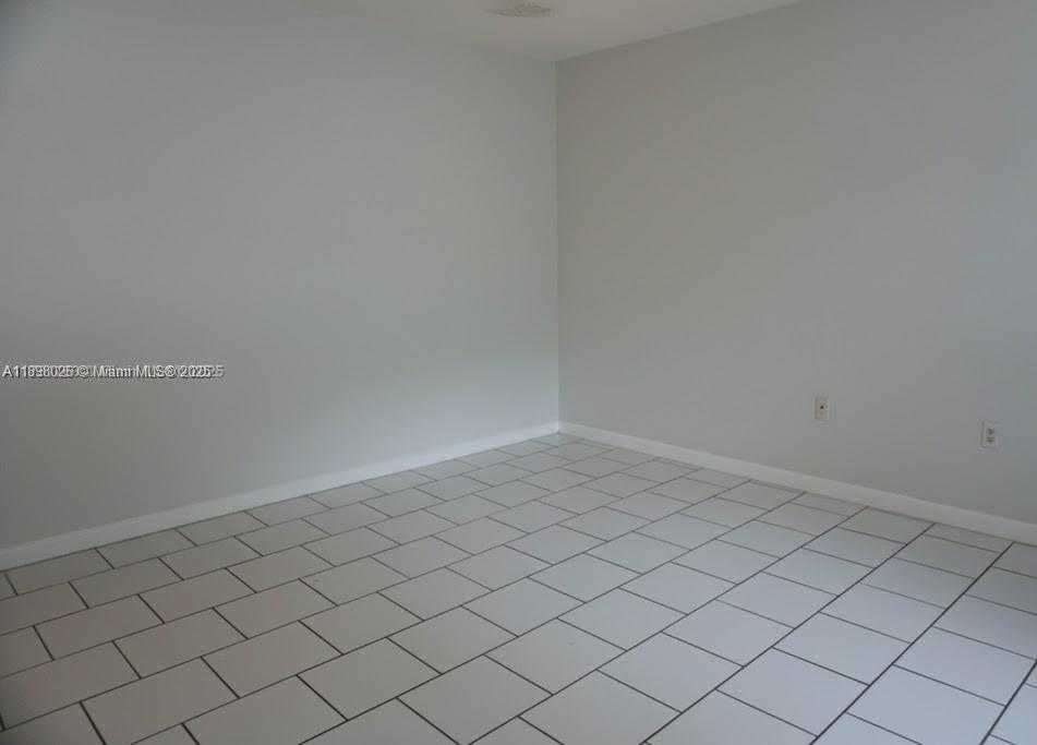 Small Image of 6565 SANTONA ST #B5, Coral Gables Number 4