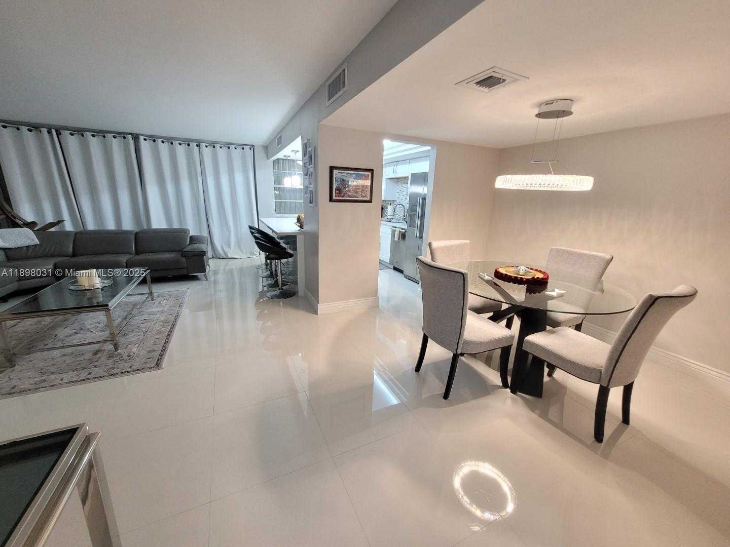 Small Image of 18071 BISCAYNE BLVD #1801, Aventura Number 4