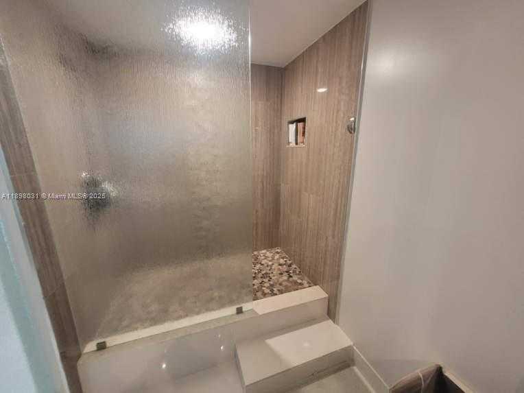Small Image of 18071 BISCAYNE BLVD #1801, Aventura Number 7