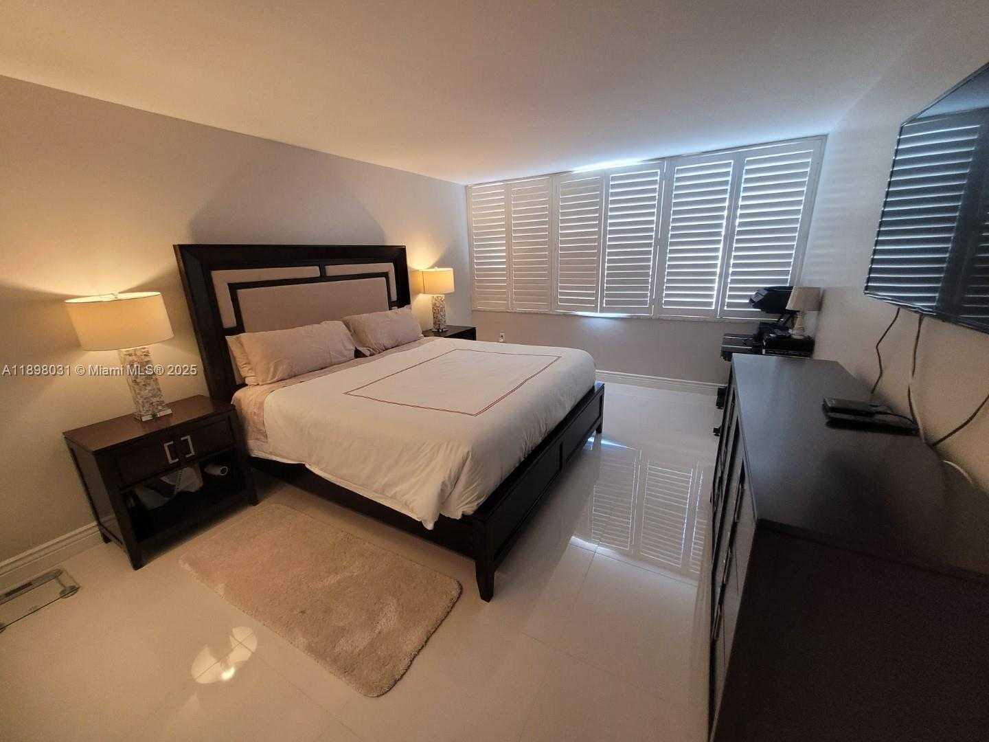 Small Image of 18071 BISCAYNE BLVD #1801, Aventura Number 8