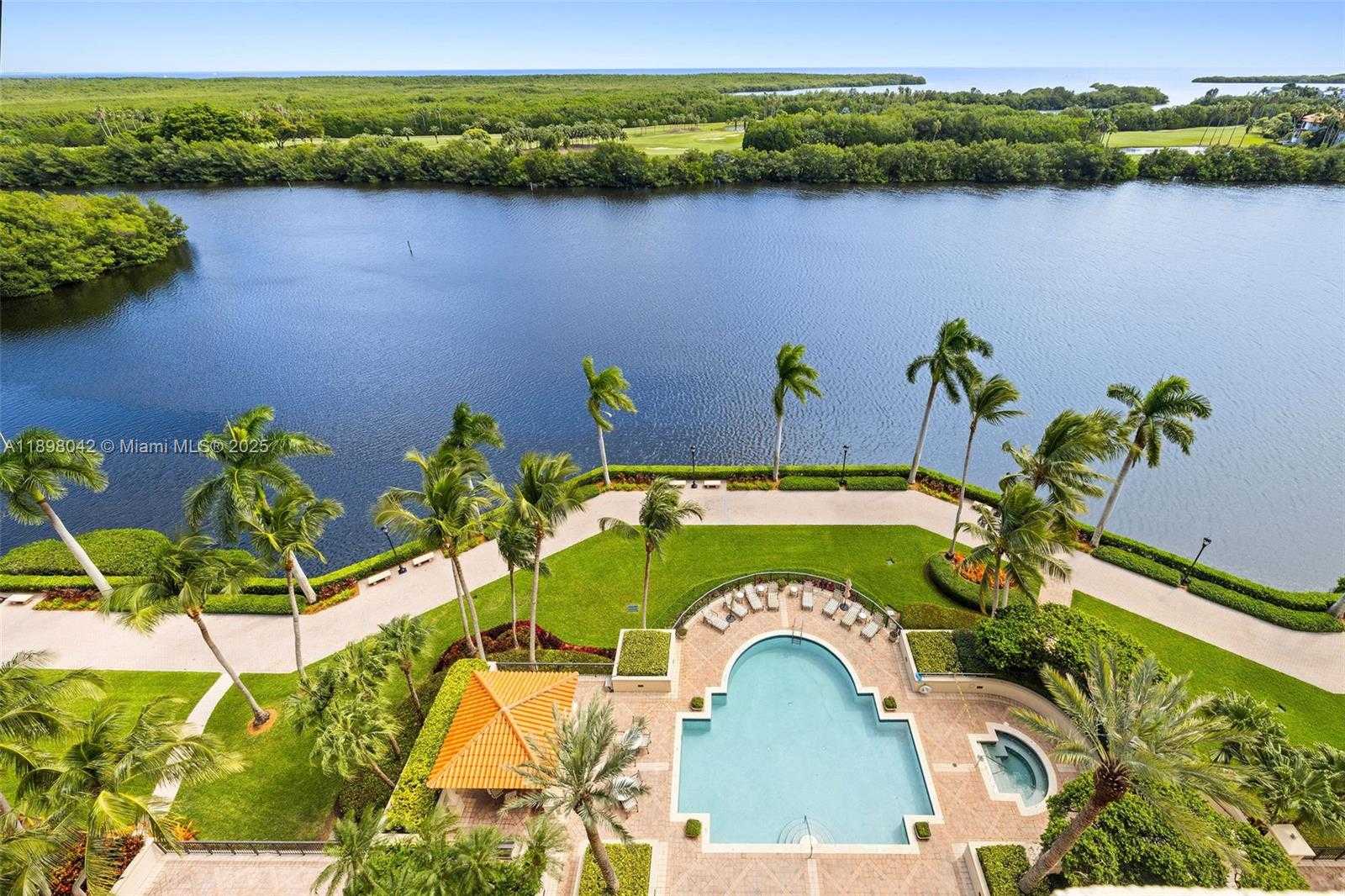 Small Image of 13627 DEERING BAY DR #1002, Coral Gables Number 6