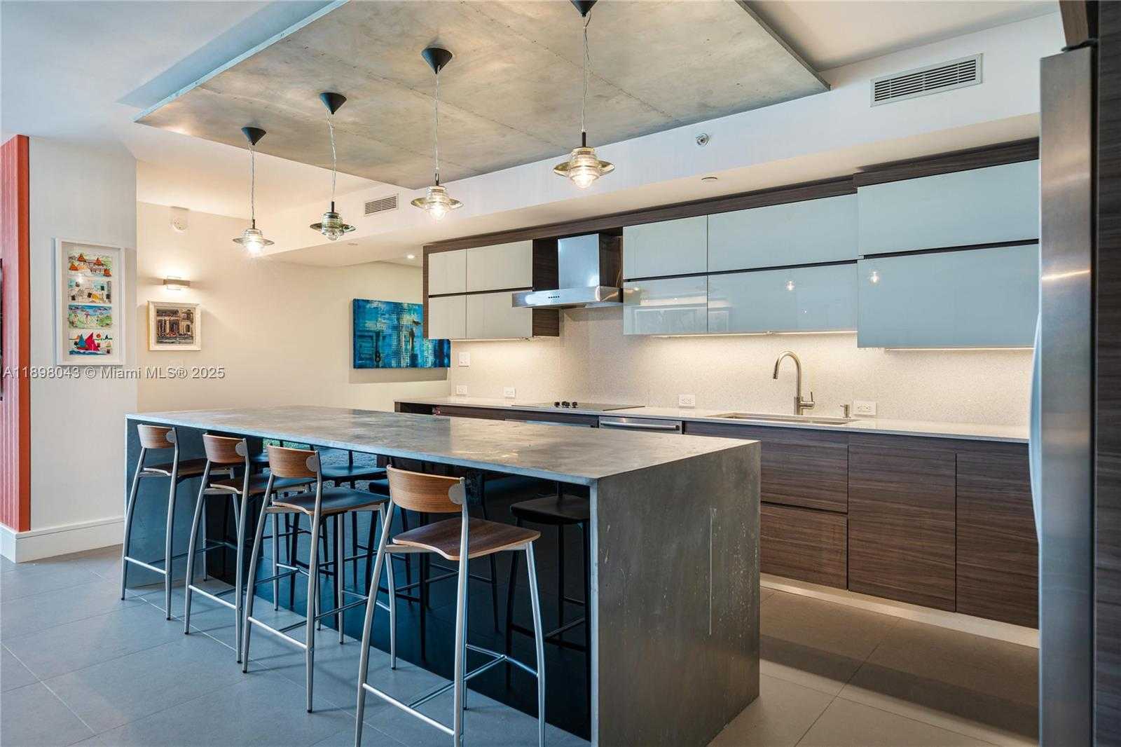 Small Image of 2155 WASHINGTON CT #407, Miami Beach Number 11