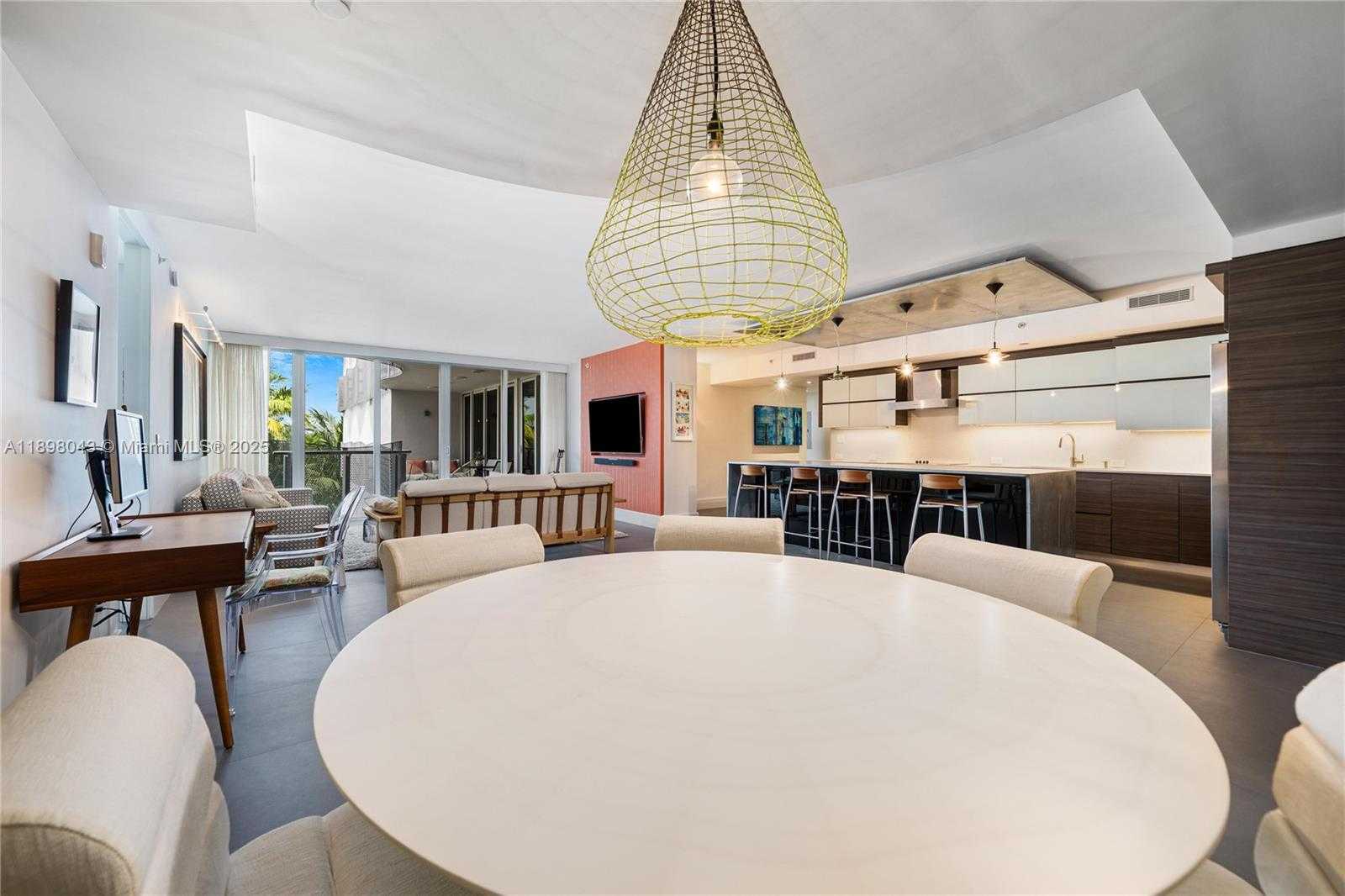 Small Image of 2155 WASHINGTON CT #407, Miami Beach Number 12