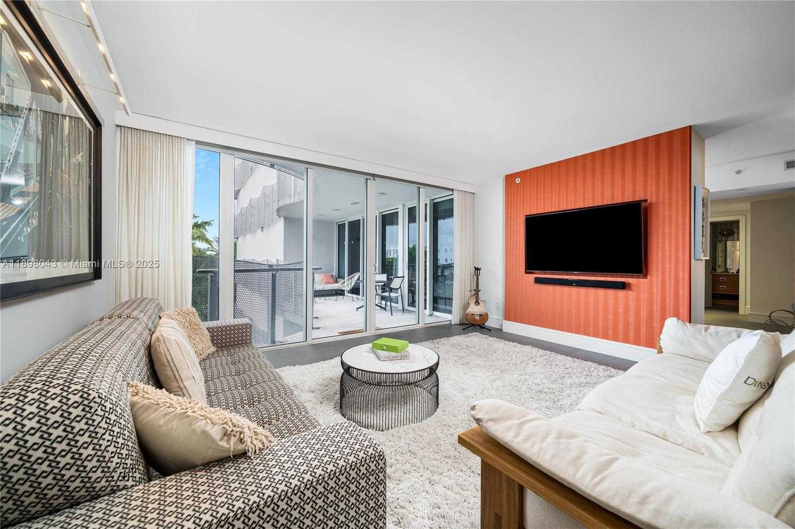 Small Image of 2155 WASHINGTON CT #407, Miami Beach Number 13