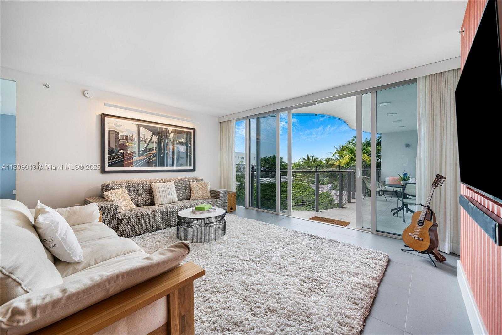 Small Image of 2155 WASHINGTON CT #407, Miami Beach Number 14