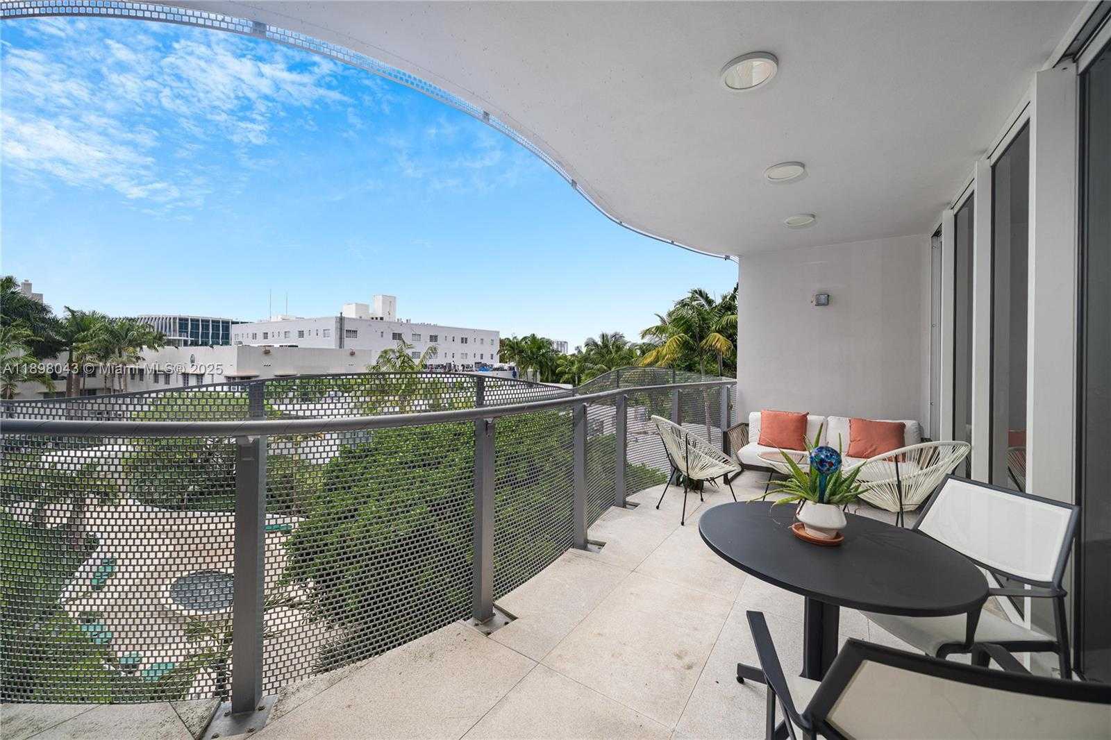 Small Image of 2155 WASHINGTON CT #407, Miami Beach Number 15