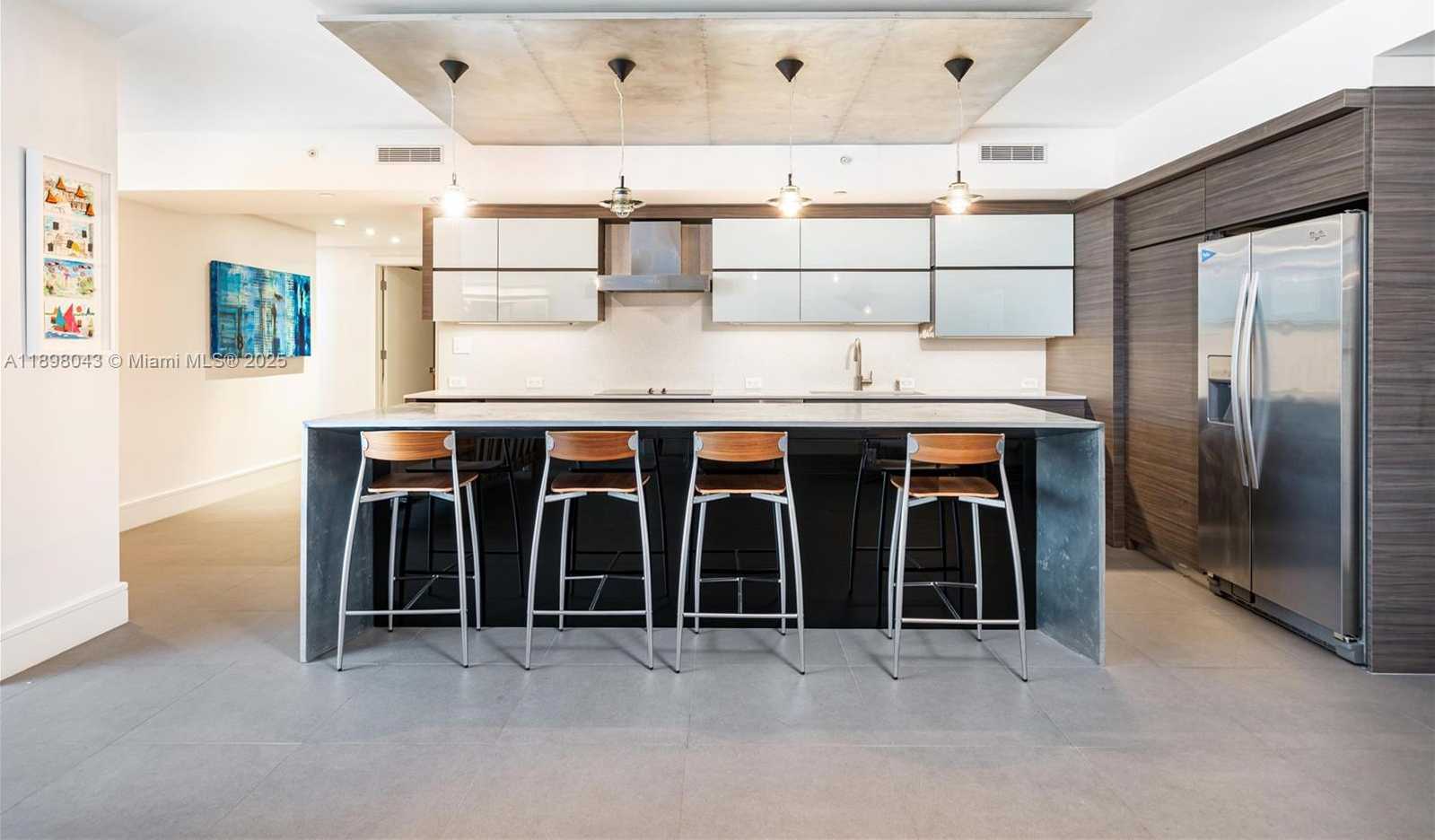 Small Image of 2155 WASHINGTON CT #407, Miami Beach Number 2