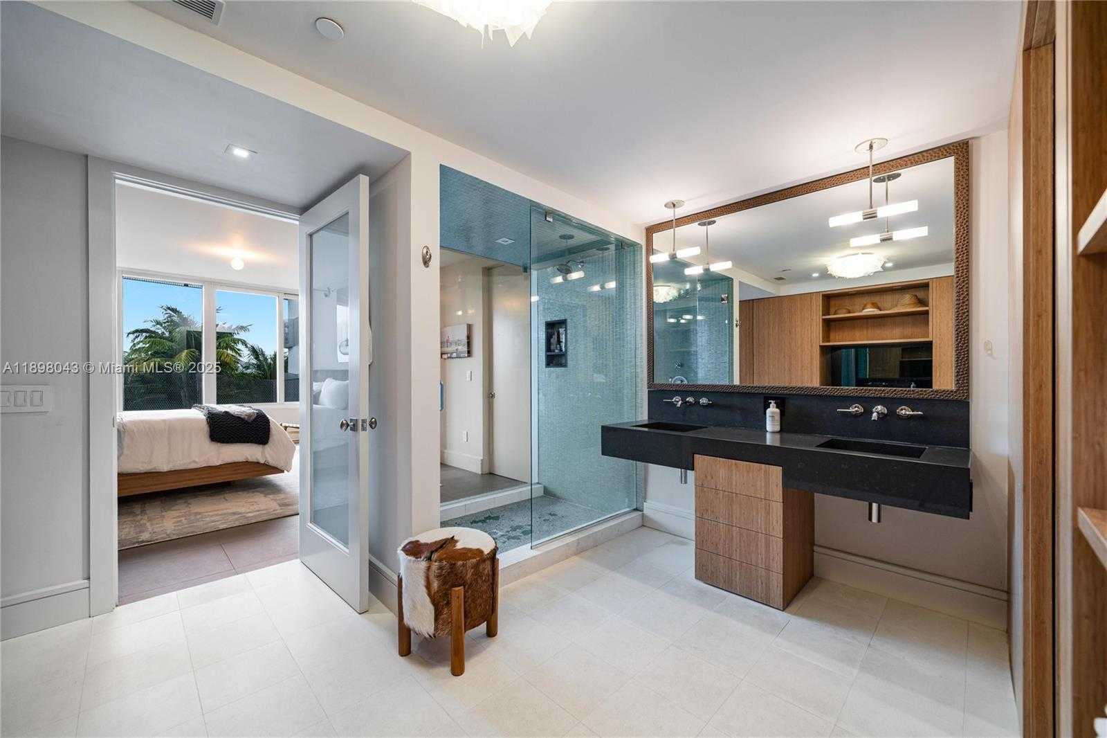 Small Image of 2155 WASHINGTON CT #407, Miami Beach Number 21
