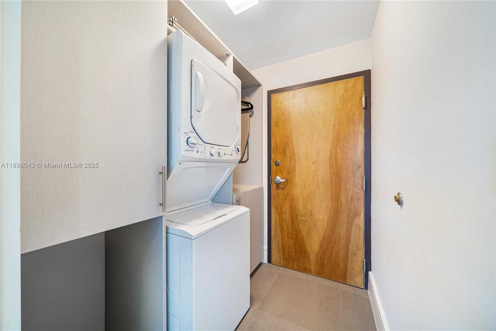 Small Image of 2155 WASHINGTON CT #407, Miami Beach Number 22