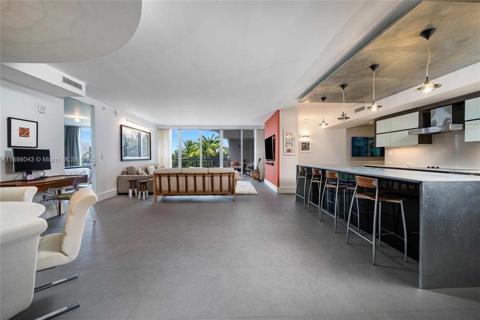 Small Image of 2155 WASHINGTON CT #407, Miami Beach Number 3