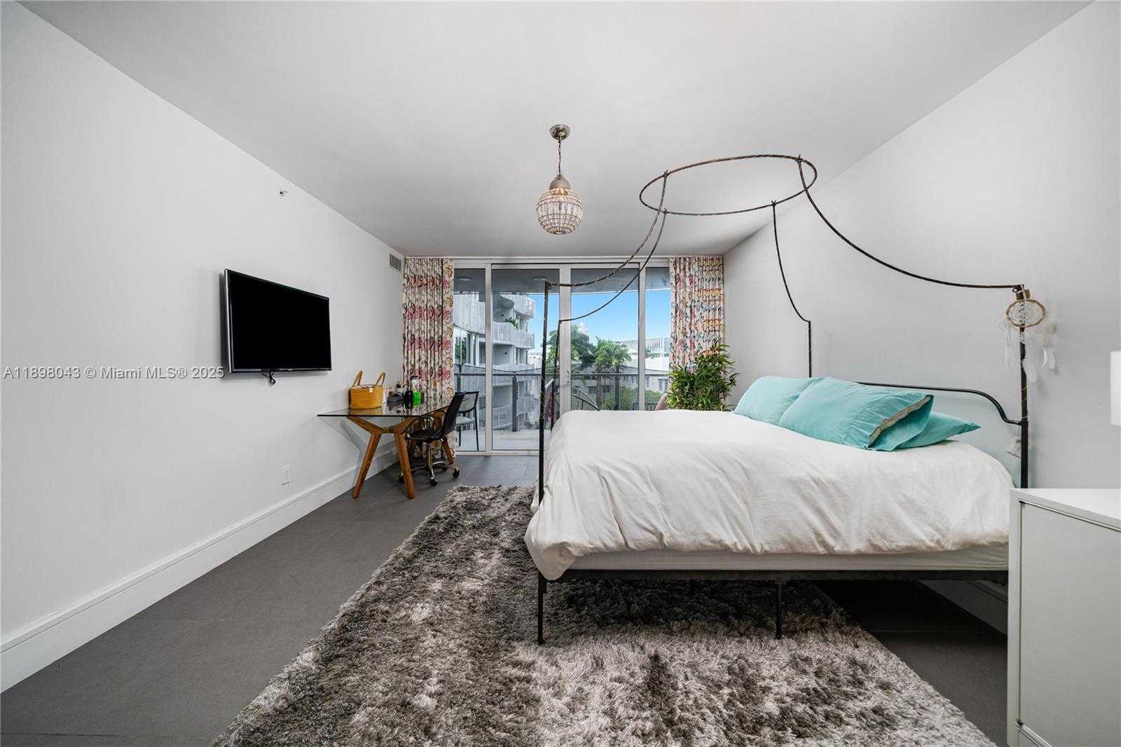 Small Image of 2155 WASHINGTON CT #407, Miami Beach Number 6
