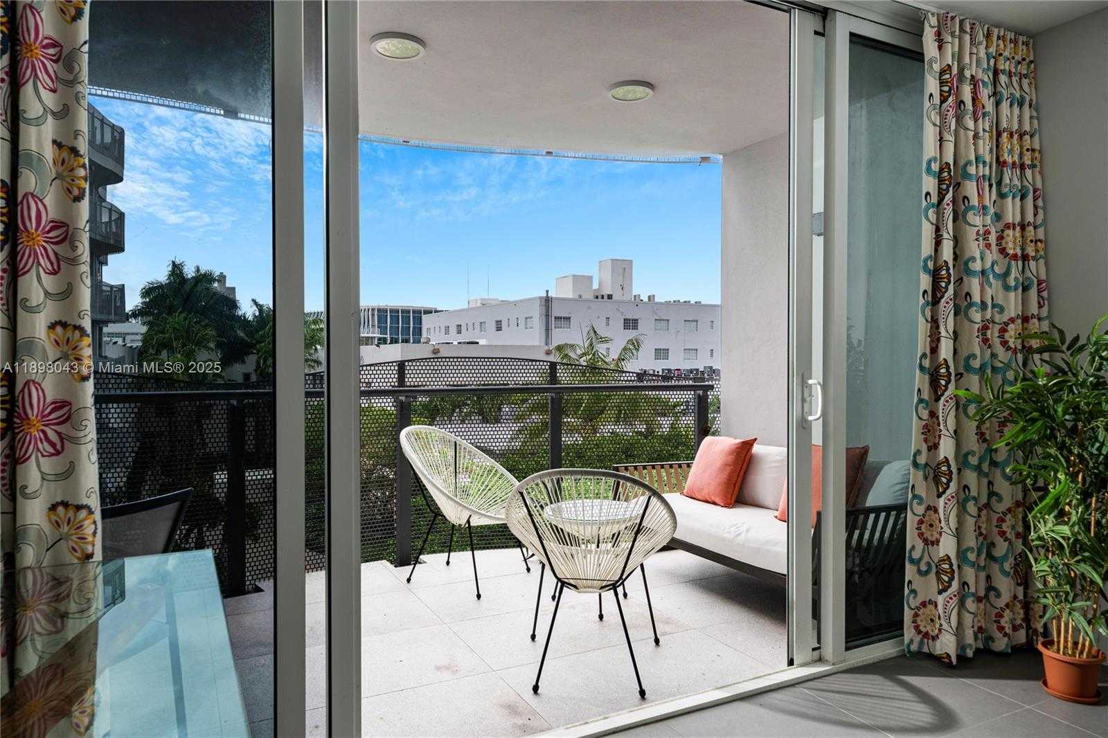 Small Image of 2155 WASHINGTON CT #407, Miami Beach Number 7