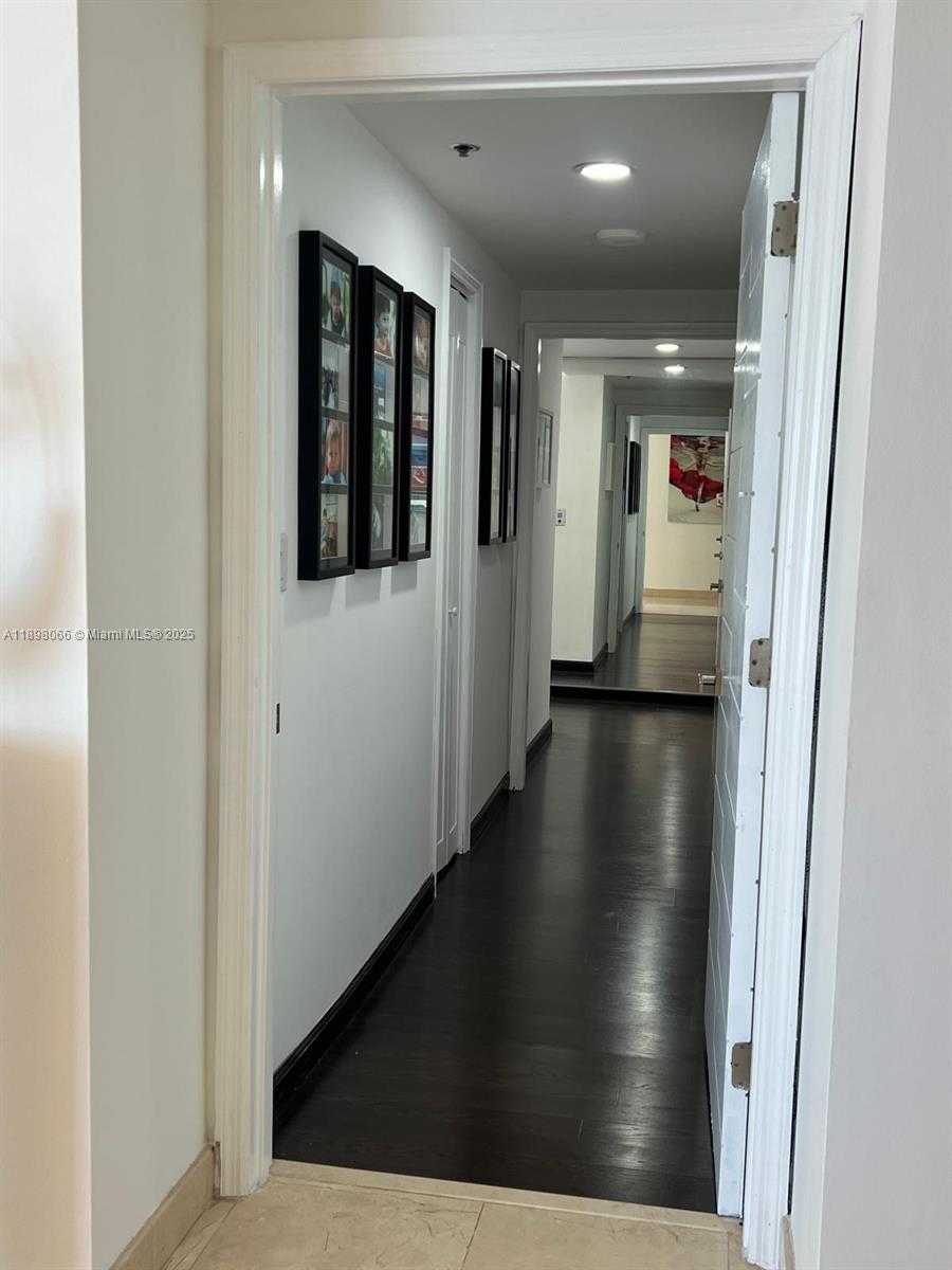 Small Image of 1581 BRICKELL AVE #2005, Miami Number 25