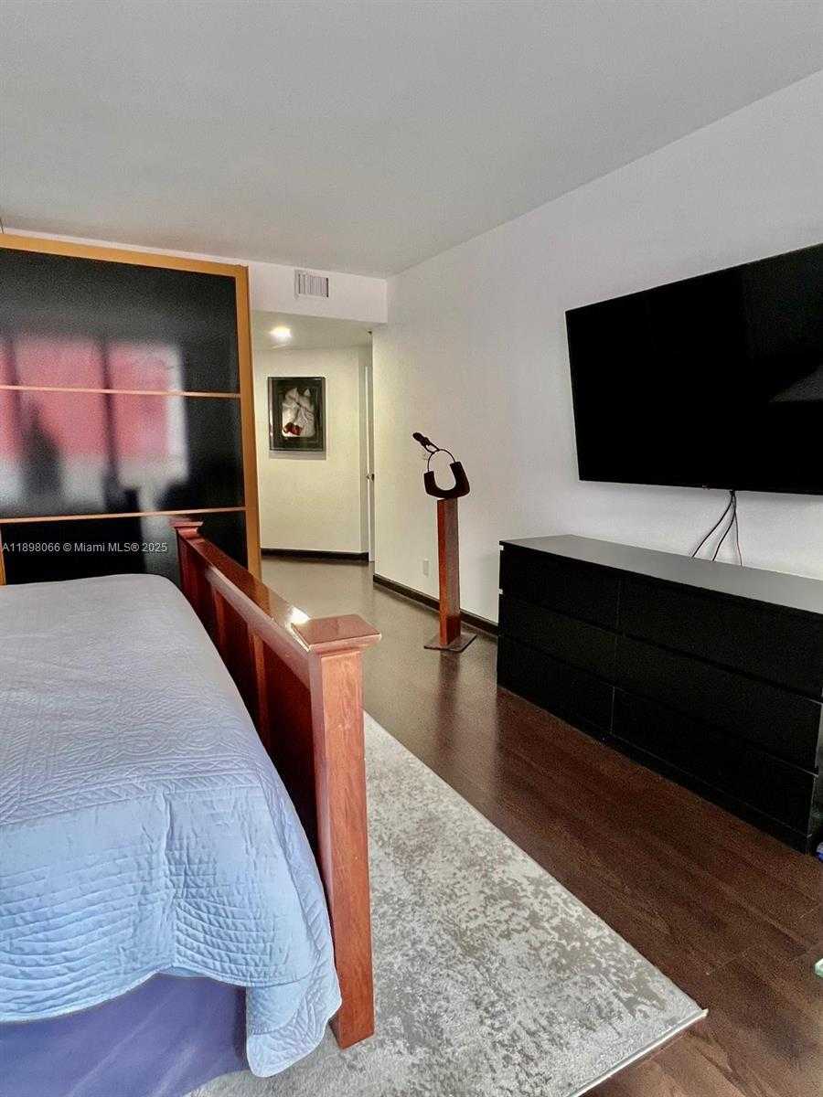 Small Image of 1581 BRICKELL AVE #2005, Miami Number 27