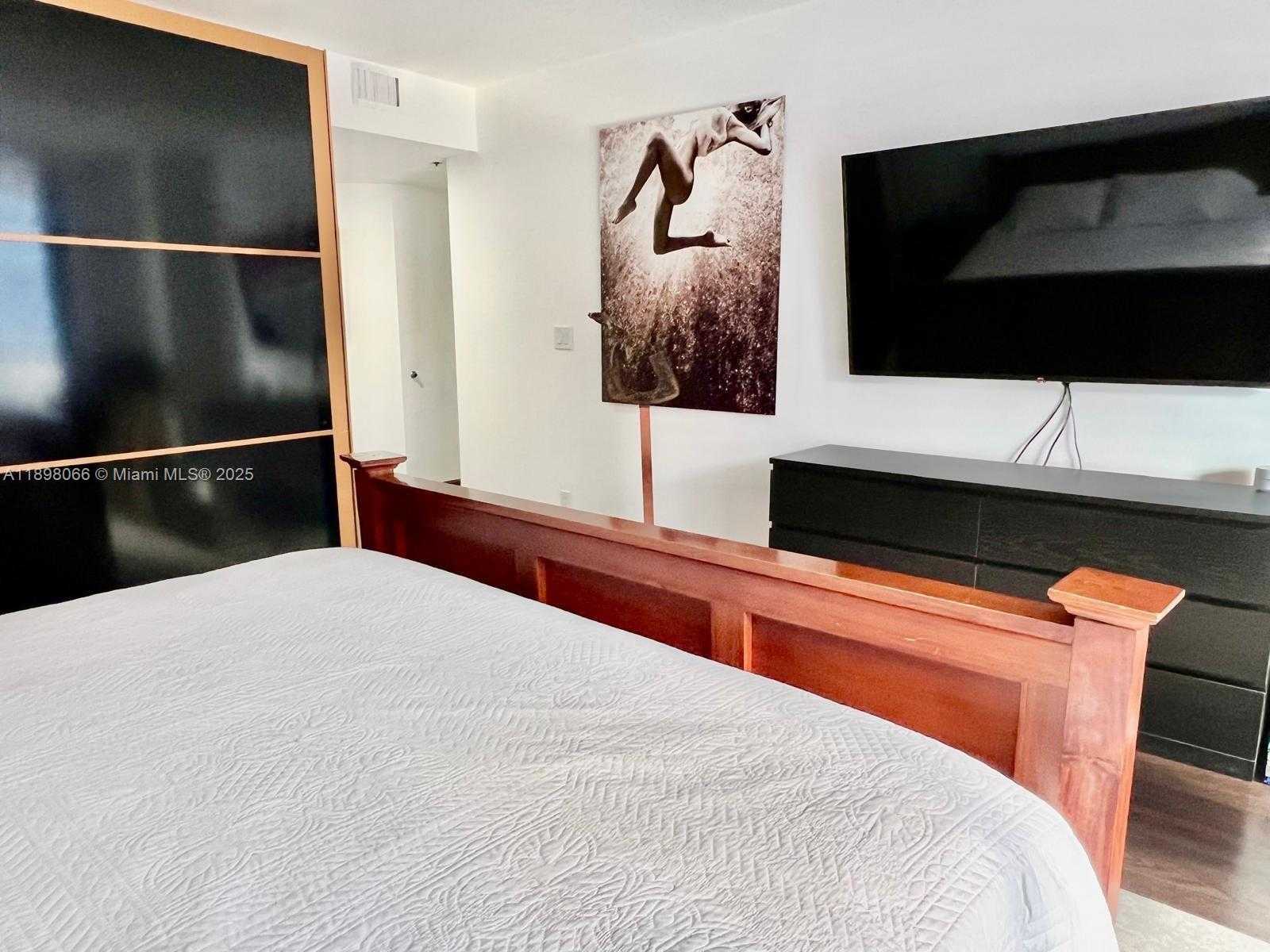 Small Image of 1581 BRICKELL AVE #2005, Miami Number 28