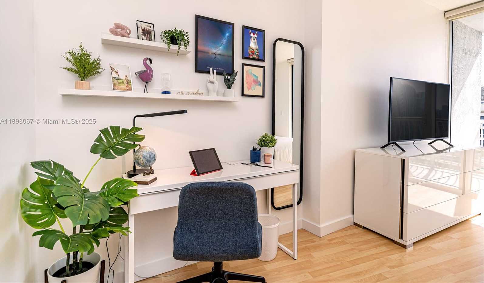 Small Image of 1750 NORTH BAYSHORE DR #3906, Miami Number 9