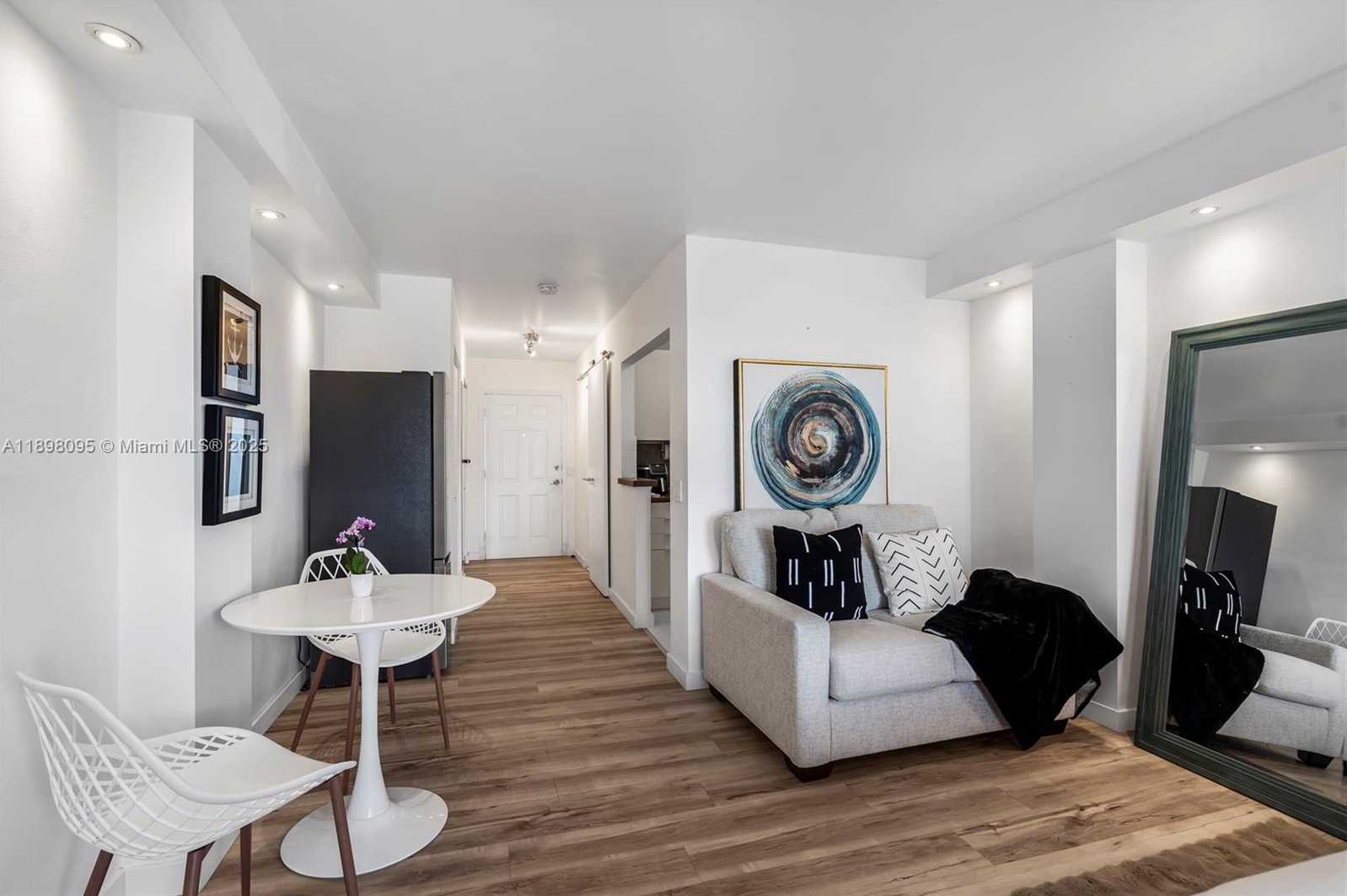 Small Image of 7904 WEST DR #1004, North Bay Village Number 12