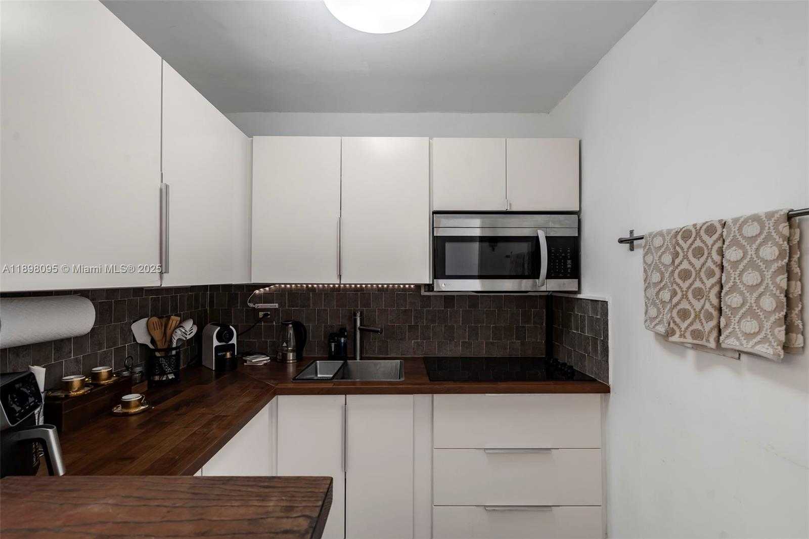 Small Image of 7904 WEST DR #1004, North Bay Village Number 9