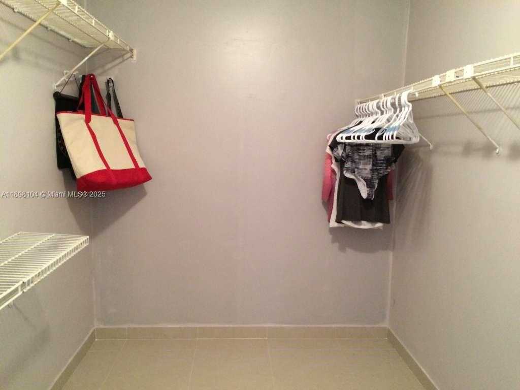 Imagen de Pequeño Objeto