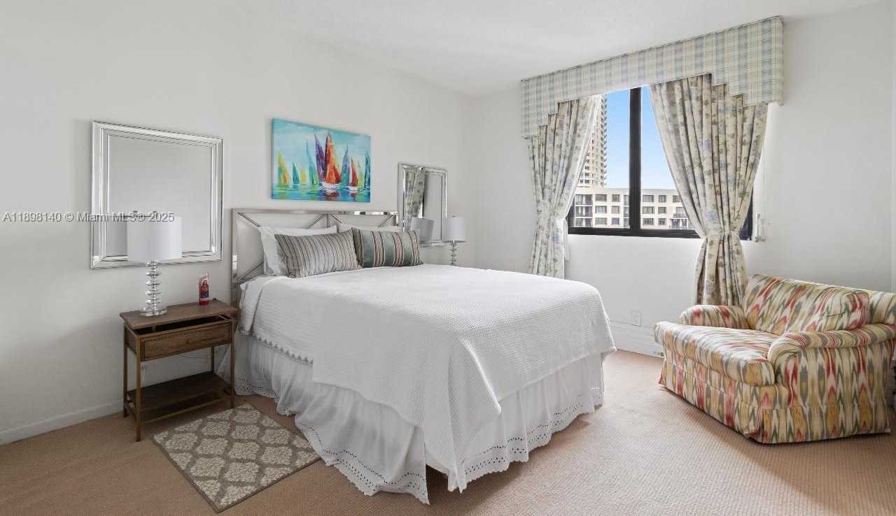 Small Image of 520 BRICKELL KEY DR #A1616, Miami Number 18