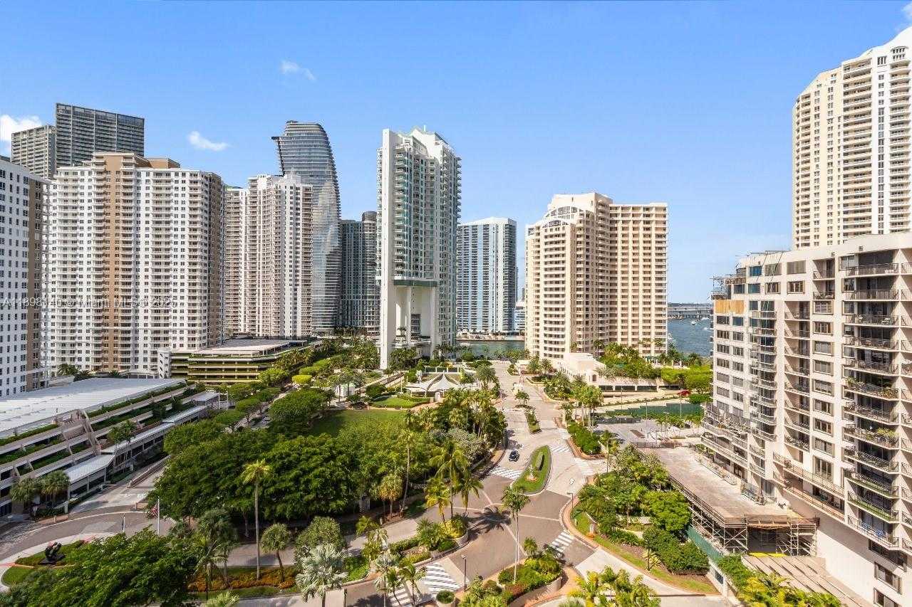 Small Image of 520 BRICKELL KEY DR #A1616, Miami Number 3