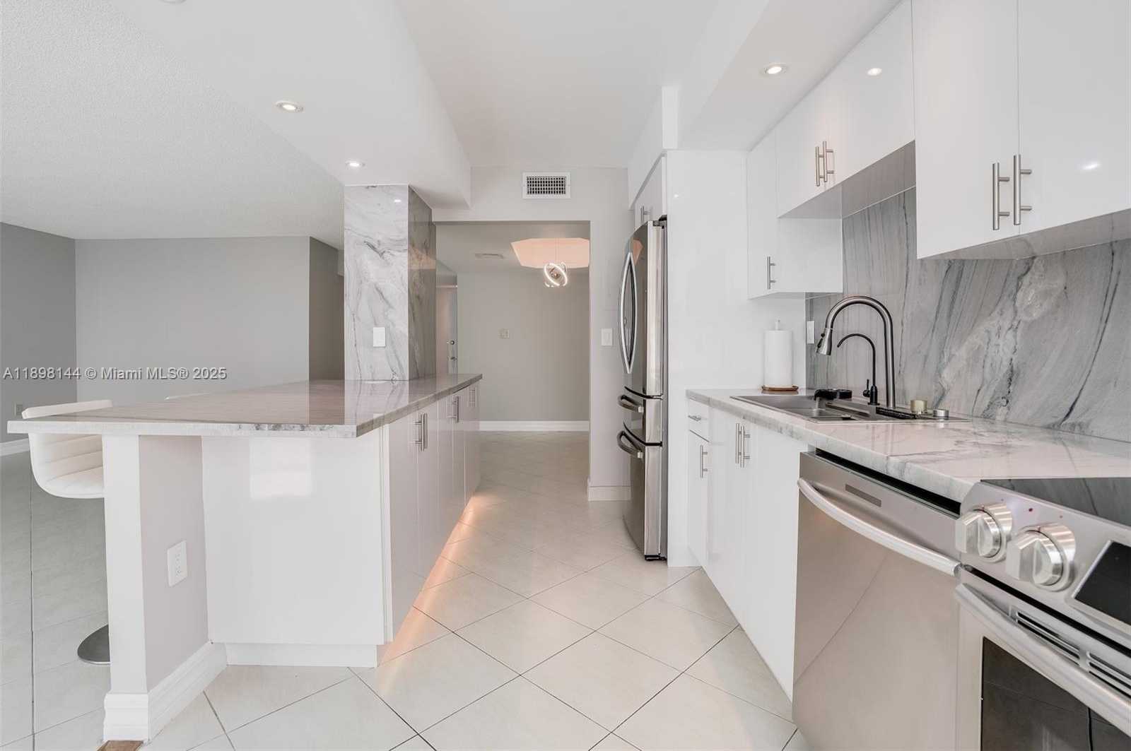 Small Image of 18071 BISCAYNE BLVD #1204, Aventura Number 3