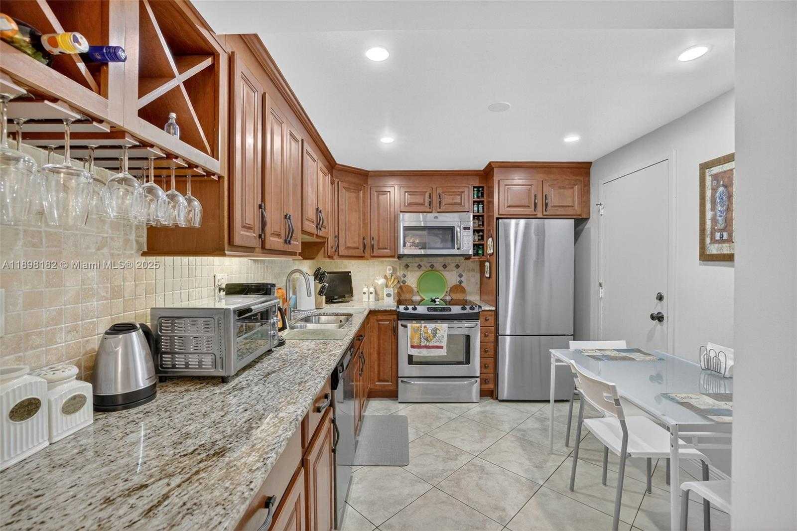 Small Image of 1833 SOUTH OCEAN DR #1004, Hallandale Beach Number 18