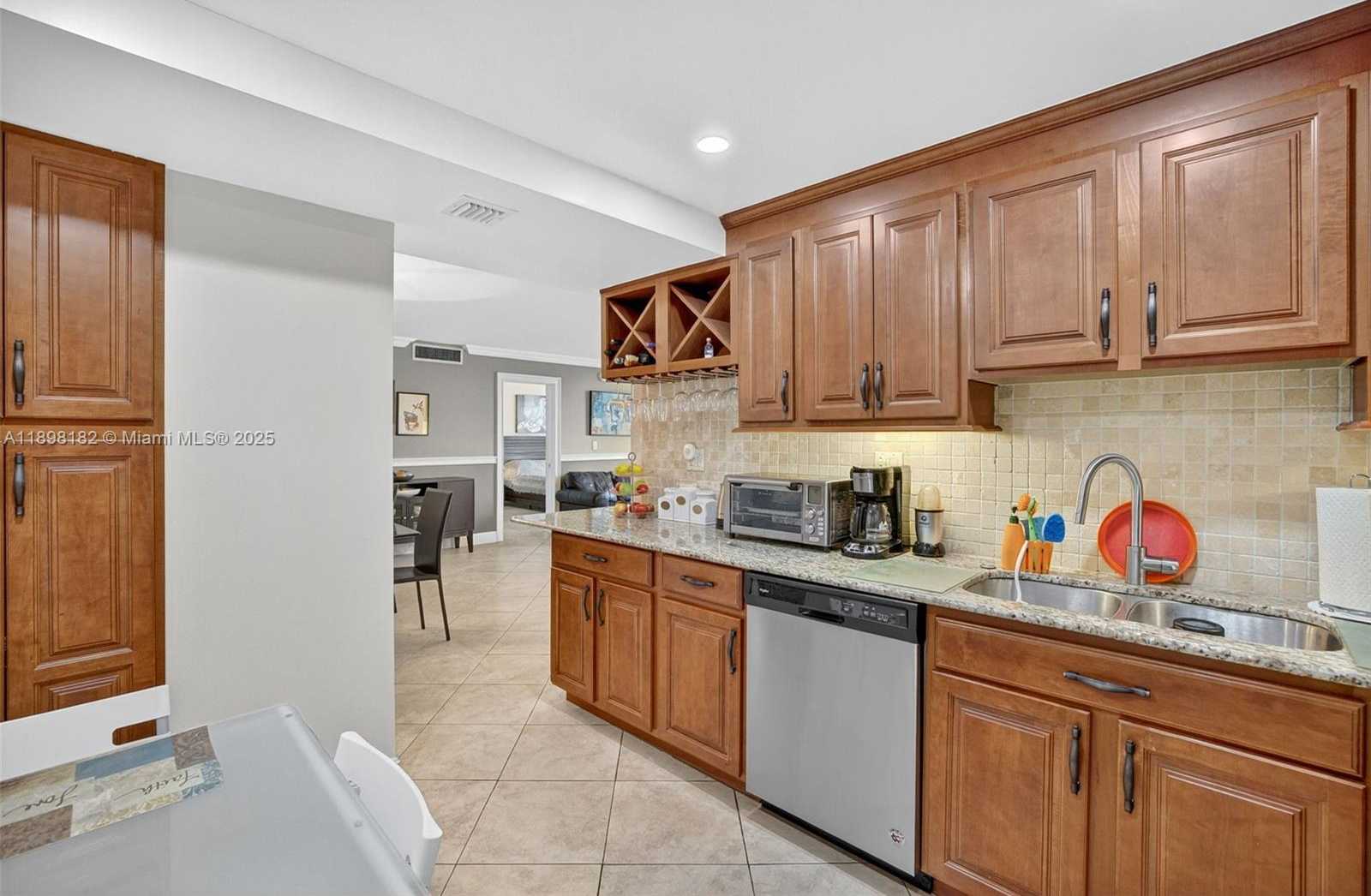 Small Image of 1833 SOUTH OCEAN DR #1004, Hallandale Beach Number 19