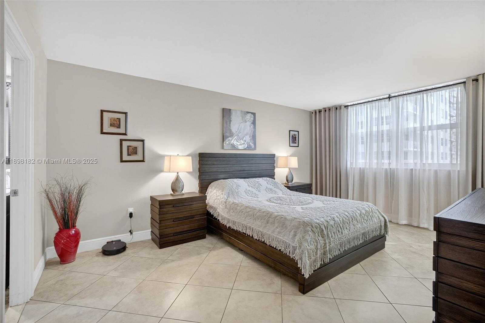 Small Image of 1833 SOUTH OCEAN DR #1004, Hallandale Beach Number 21