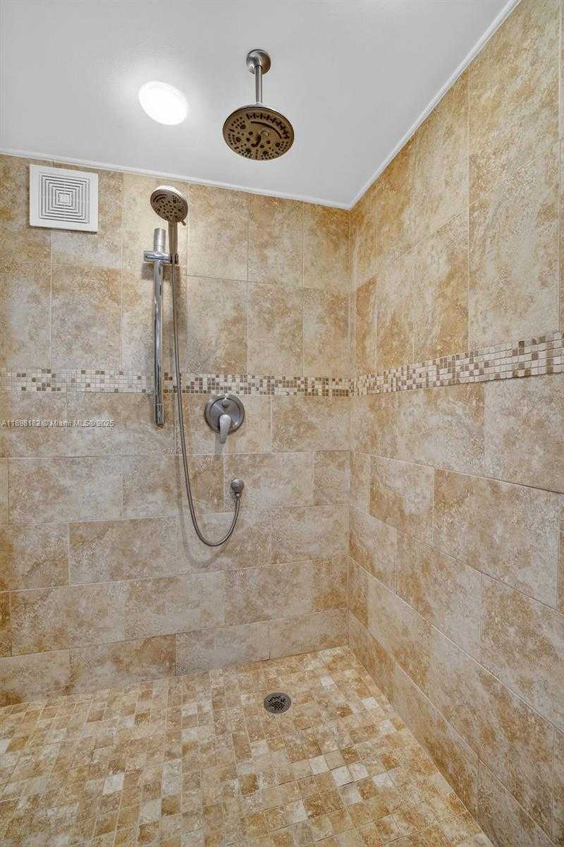 Small Image of 1833 SOUTH OCEAN DR #1004, Hallandale Beach Number 25