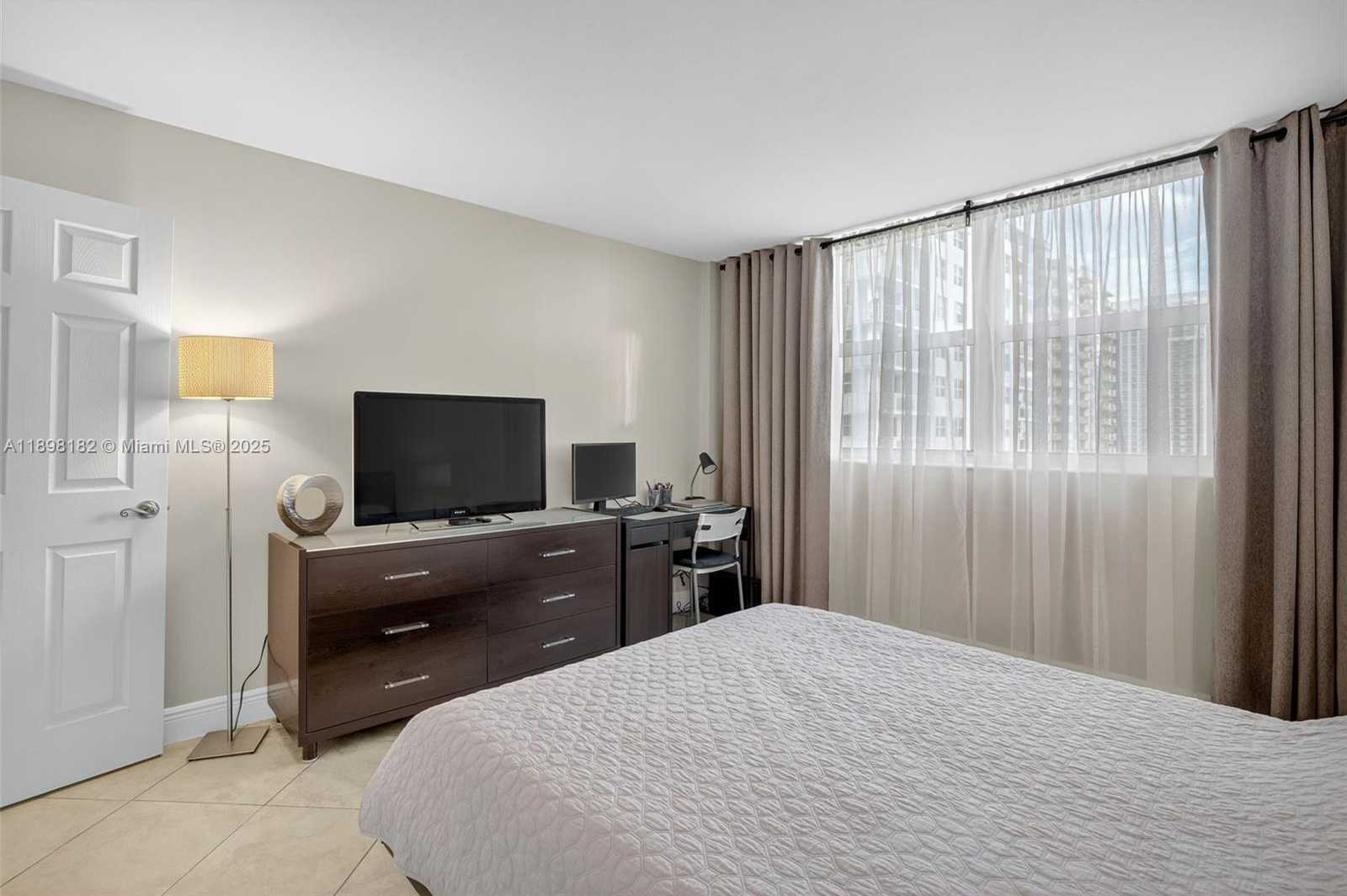 Small Image of 1833 SOUTH OCEAN DR #1004, Hallandale Beach Number 28