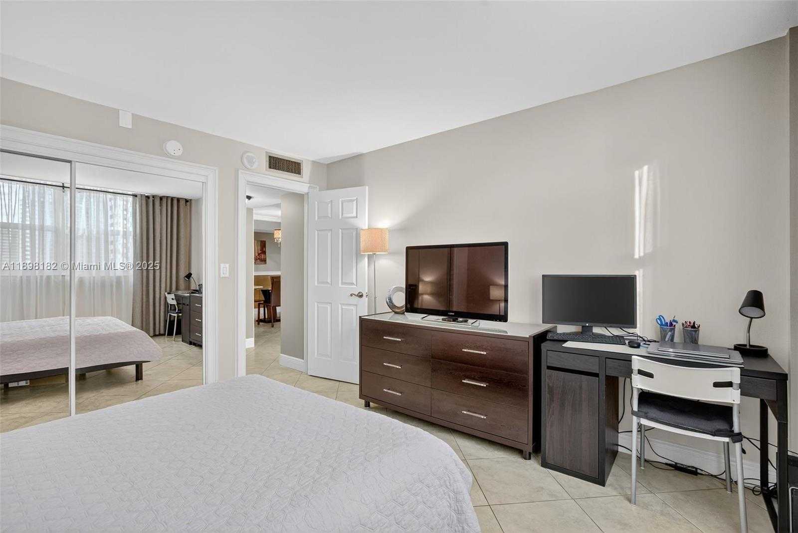 Small Image of 1833 SOUTH OCEAN DR #1004, Hallandale Beach Number 29